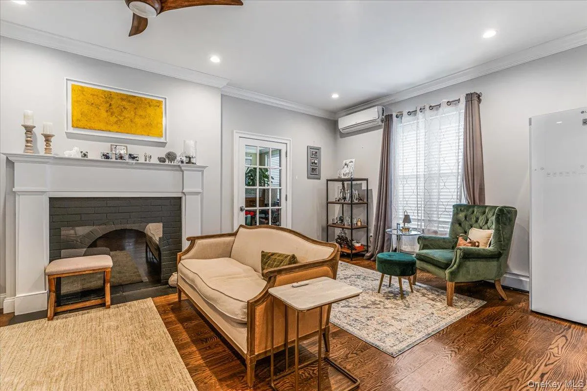 4302 170th Street, New York, NY, 3 Bedrooms Bedrooms, 8 Rooms Rooms,2 BathroomsBathrooms,Residential,For Rent,170th,0,1053602 4302 170th Street, New York, NY, 3 Bedrooms Bedrooms, 8 Rooms Rooms,2 BathroomsBathrooms,Residential,For Rent,170th,0,1053602