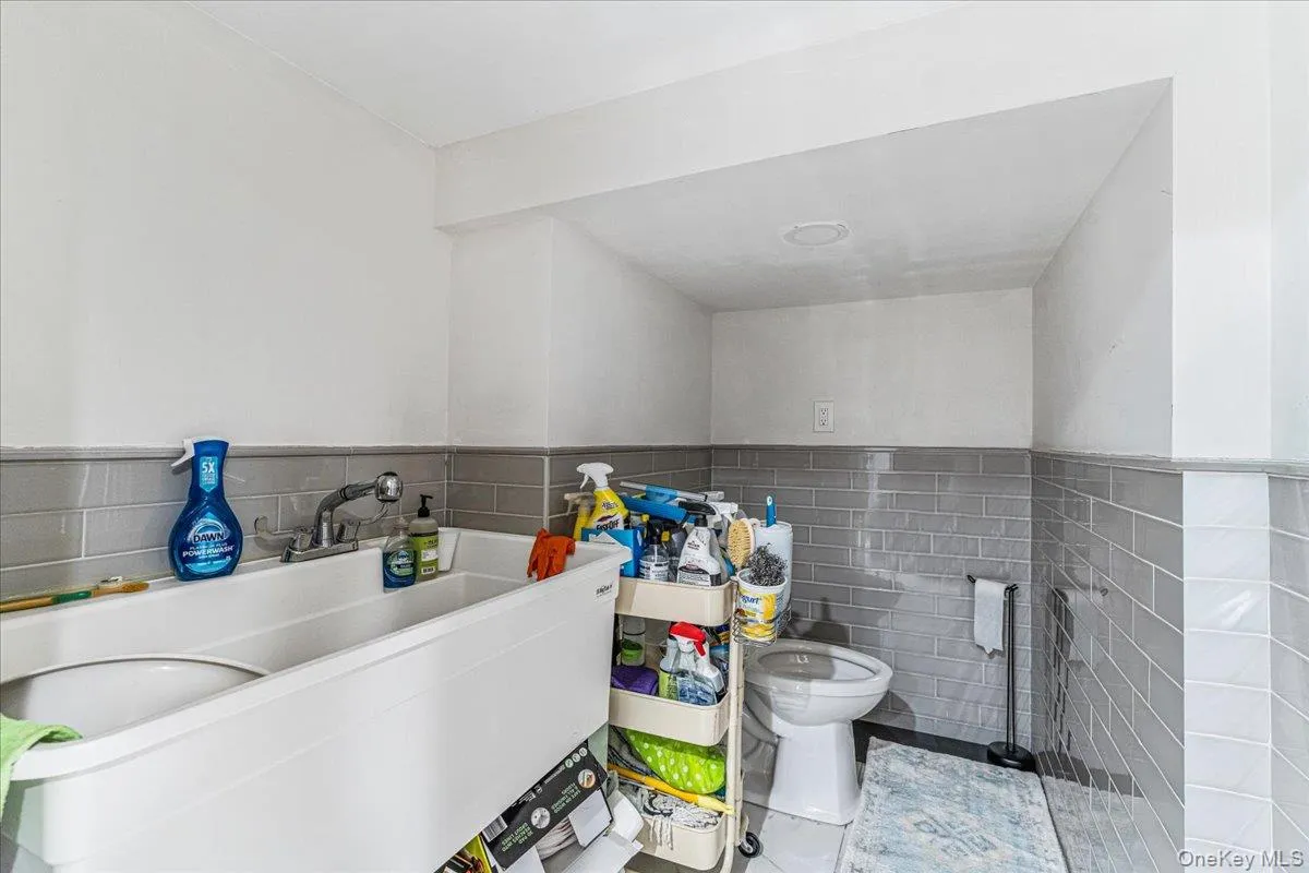 4302 170th Street, New York, NY, 3 Bedrooms Bedrooms, 8 Rooms Rooms,2 BathroomsBathrooms,Residential,For Rent,170th,0,1053602 4302 170th Street, New York, NY, 3 Bedrooms Bedrooms, 8 Rooms Rooms,2 BathroomsBathrooms,Residential,For Rent,170th,0,1053602