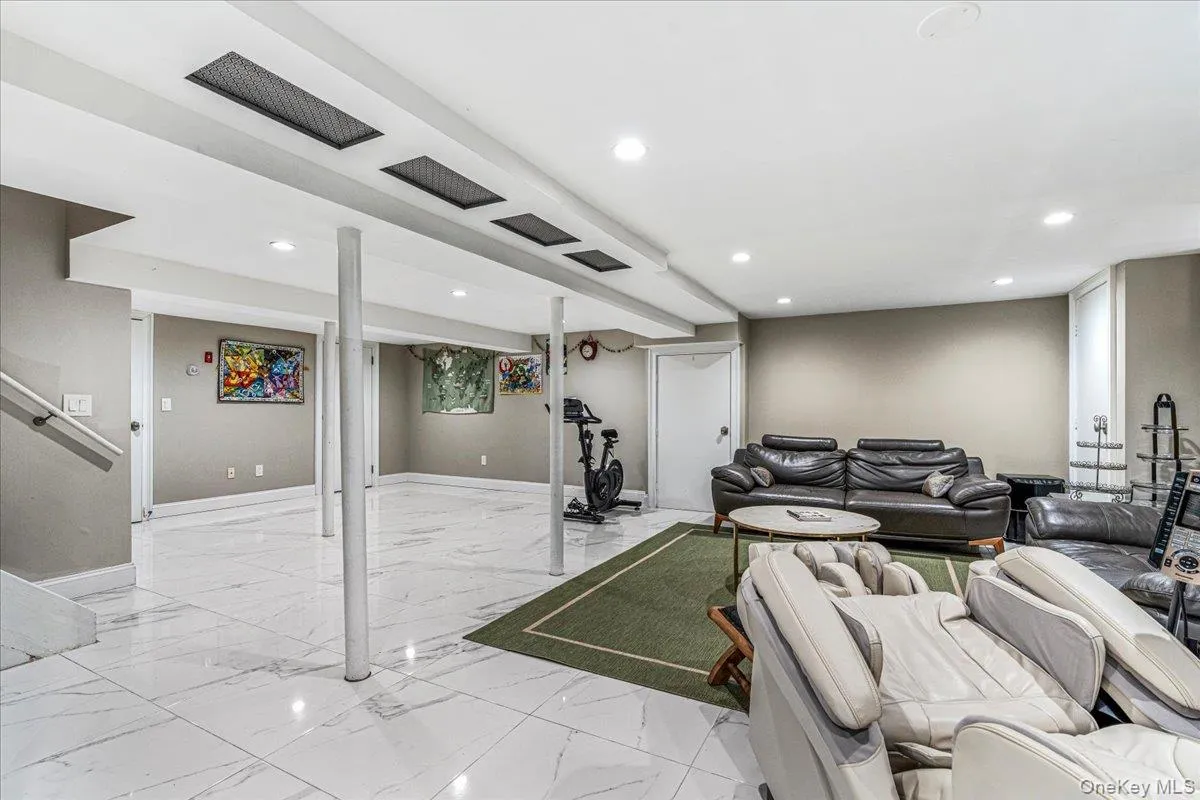 4302 170th Street, New York, NY, 3 Bedrooms Bedrooms, 8 Rooms Rooms,2 BathroomsBathrooms,Residential,For Rent,170th,0,1053602 4302 170th Street, New York, NY, 3 Bedrooms Bedrooms, 8 Rooms Rooms,2 BathroomsBathrooms,Residential,For Rent,170th,0,1053602