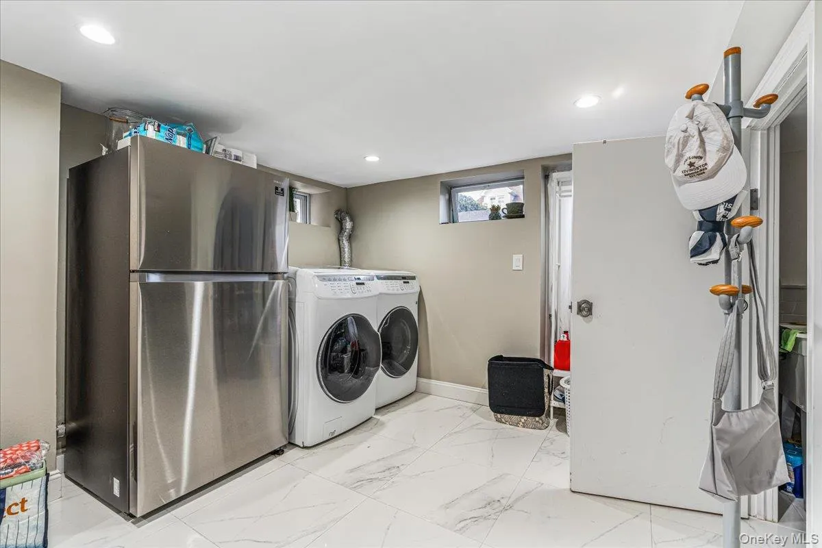 4302 170th Street, New York, NY, 3 Bedrooms Bedrooms, 8 Rooms Rooms,2 BathroomsBathrooms,Residential,For Rent,170th,0,1053602 4302 170th Street, New York, NY, 3 Bedrooms Bedrooms, 8 Rooms Rooms,2 BathroomsBathrooms,Residential,For Rent,170th,0,1053602