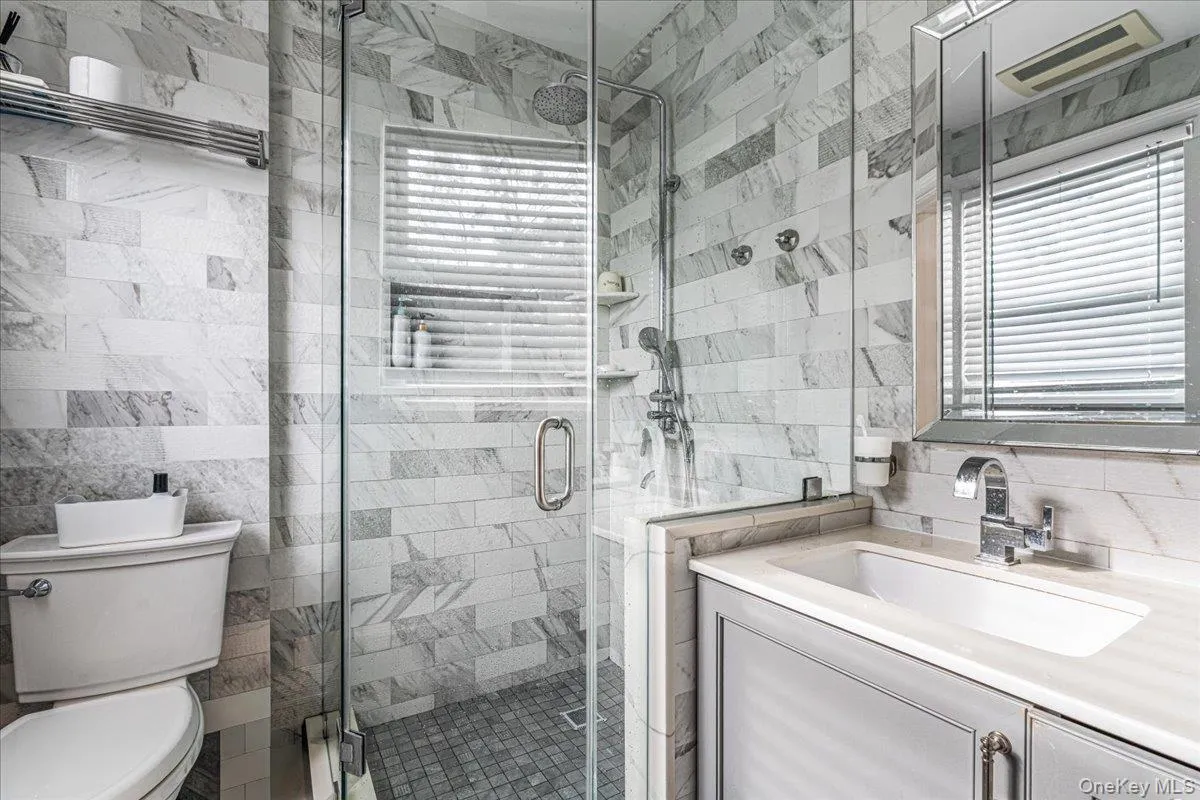 4302 170th Street, New York, NY, 3 Bedrooms Bedrooms, 8 Rooms Rooms,2 BathroomsBathrooms,Residential,For Rent,170th,0,1053602 4302 170th Street, New York, NY, 3 Bedrooms Bedrooms, 8 Rooms Rooms,2 BathroomsBathrooms,Residential,For Rent,170th,0,1053602