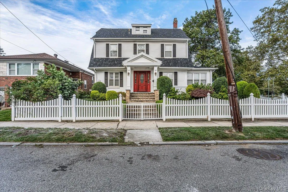 4302 170th Street, New York, NY, 3 Bedrooms Bedrooms, 8 Rooms Rooms,2 BathroomsBathrooms,Residential,For Rent,170th,0,1053602 4302 170th Street, New York, NY, 3 Bedrooms Bedrooms, 8 Rooms Rooms,2 BathroomsBathrooms,Residential,For Rent,170th,0,1053602