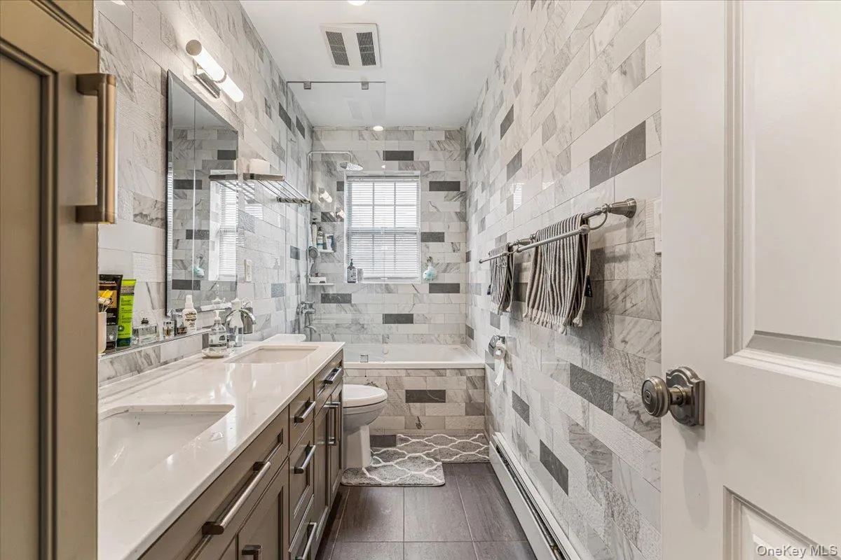 4302 170th Street, New York, NY, 3 Bedrooms Bedrooms, 8 Rooms Rooms,2 BathroomsBathrooms,Residential,For Rent,170th,0,1053602 4302 170th Street, New York, NY, 3 Bedrooms Bedrooms, 8 Rooms Rooms,2 BathroomsBathrooms,Residential,For Rent,170th,0,1053602