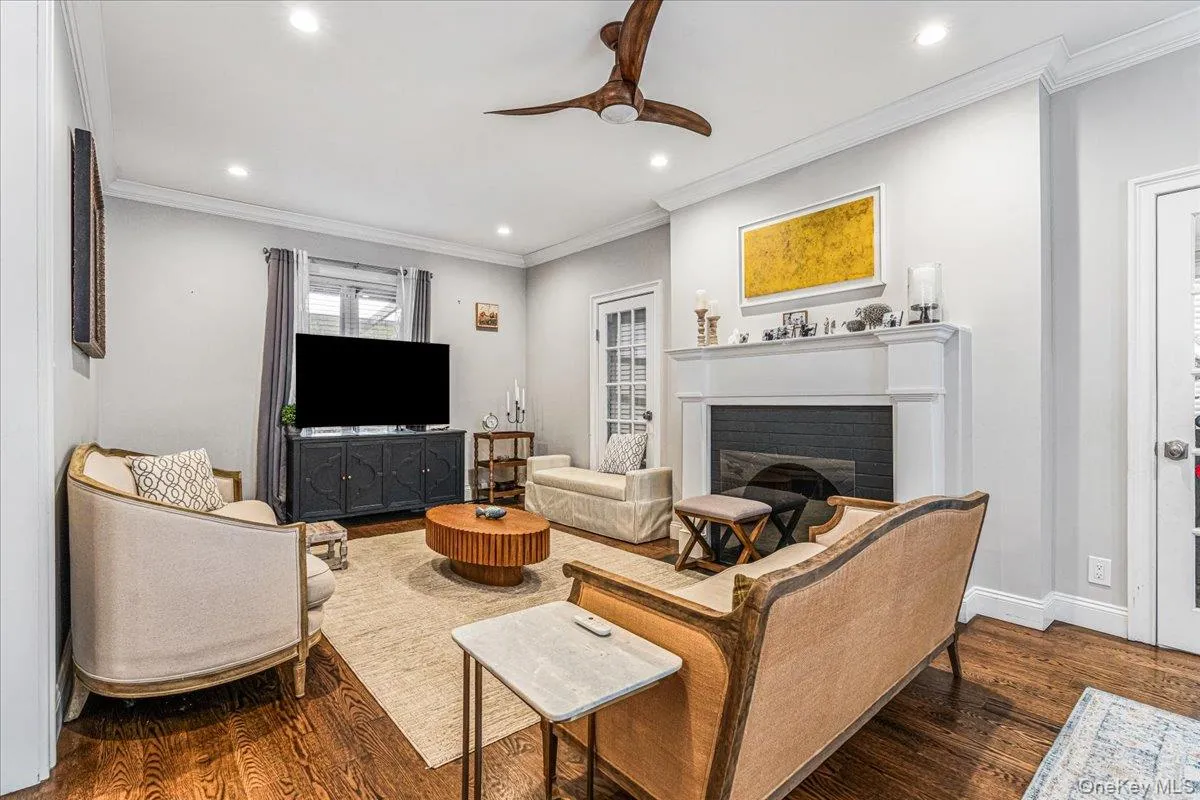 4302 170th Street, New York, NY, 3 Bedrooms Bedrooms, 8 Rooms Rooms,2 BathroomsBathrooms,Residential,For Rent,170th,0,1053602 4302 170th Street, New York, NY, 3 Bedrooms Bedrooms, 8 Rooms Rooms,2 BathroomsBathrooms,Residential,For Rent,170th,0,1053602