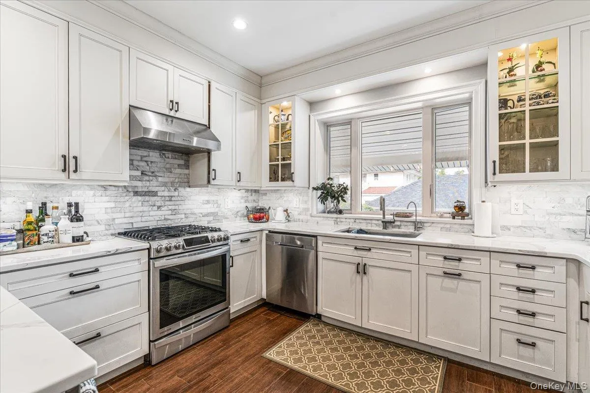 4302 170th Street, New York, NY, 3 Bedrooms Bedrooms, 8 Rooms Rooms,2 BathroomsBathrooms,Residential,For Rent,170th,0,1053602 4302 170th Street, New York, NY, 3 Bedrooms Bedrooms, 8 Rooms Rooms,2 BathroomsBathrooms,Residential,For Rent,170th,0,1053602
