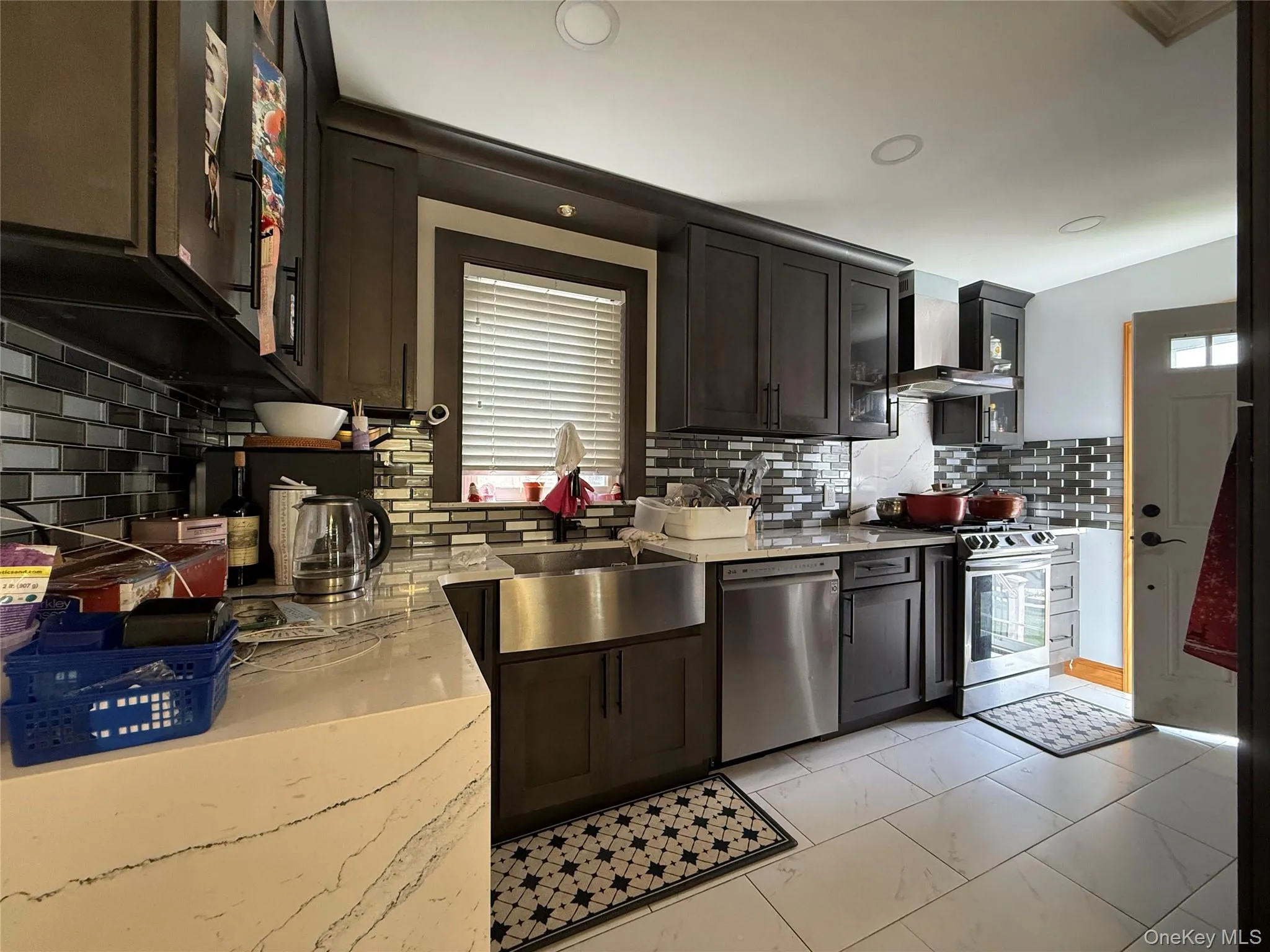 160-30 76th Road, New York, NY, 3 Bedrooms Bedrooms, 6 Rooms Rooms,1 BathroomBathrooms,Residential,For Rent,76th,0,1053604 160-30 76th Road, New York, NY, 3 Bedrooms Bedrooms, 6 Rooms Rooms,1 BathroomBathrooms,Residential,For Rent,76th,0,1053604