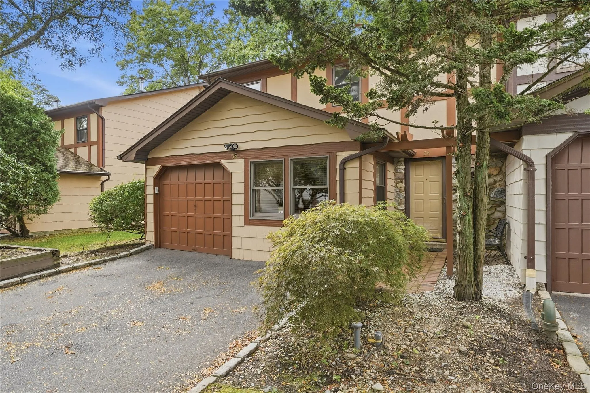 28 Hampton Court, Oyster Bay, NY, 4 Bedrooms Bedrooms, 8 Rooms Rooms,2 BathroomsBathrooms,Residential Lease,For Rent,Hampton,0,1053610 28 Hampton Court, Oyster Bay, NY, 4 Bedrooms Bedrooms, 8 Rooms Rooms,2 BathroomsBathrooms,Residential Lease,For Rent,Hampton,0,1053610