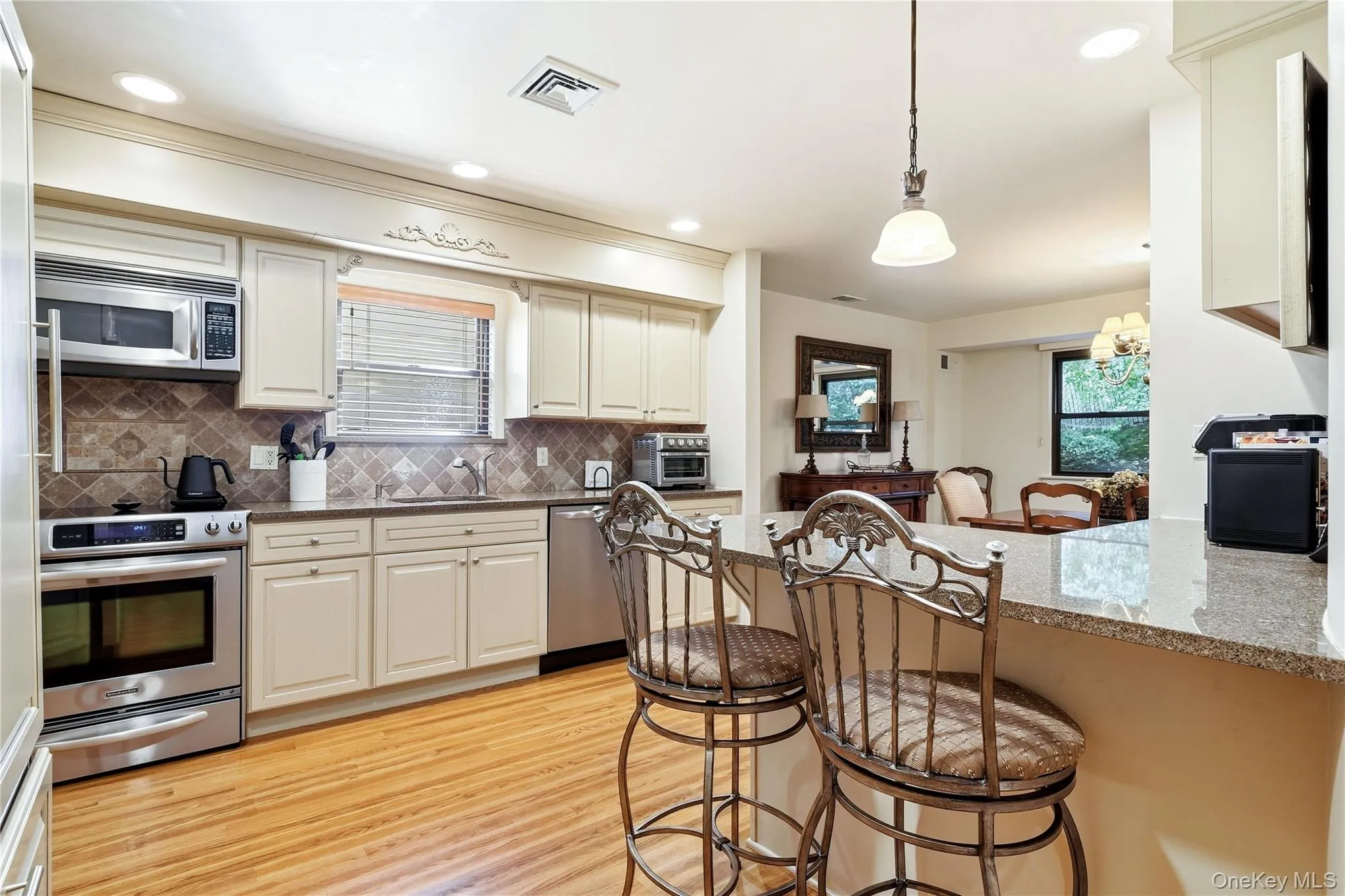 28 Hampton Court, Oyster Bay, NY, 4 Bedrooms Bedrooms, 8 Rooms Rooms,2 BathroomsBathrooms,Residential Lease,For Rent,Hampton,0,1053610 28 Hampton Court, Oyster Bay, NY, 4 Bedrooms Bedrooms, 8 Rooms Rooms,2 BathroomsBathrooms,Residential Lease,For Rent,Hampton,0,1053610
