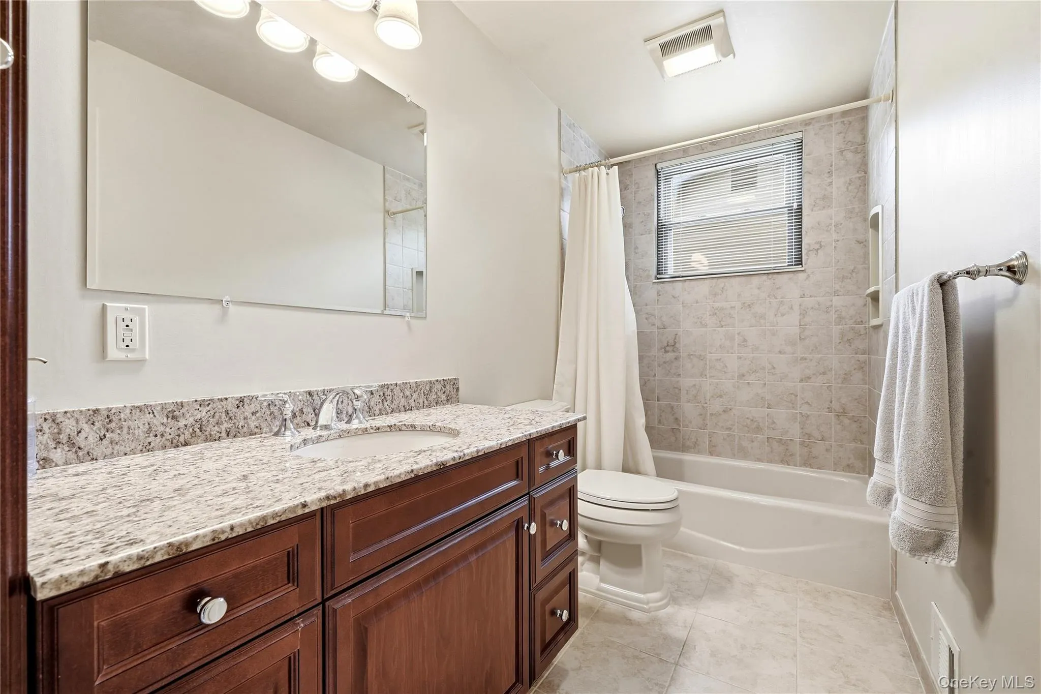 28 Hampton Court, Oyster Bay, NY, 4 Bedrooms Bedrooms, 8 Rooms Rooms,2 BathroomsBathrooms,Residential Lease,For Rent,Hampton,0,1053610 28 Hampton Court, Oyster Bay, NY, 4 Bedrooms Bedrooms, 8 Rooms Rooms,2 BathroomsBathrooms,Residential Lease,For Rent,Hampton,0,1053610