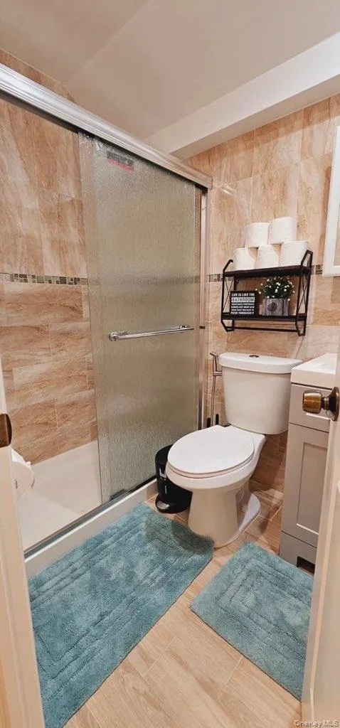 10014 199th Street, New York, NY, 3 Bedroom Bedrooms, 6 Room Rooms,1 BathroomBathrooms,Residential Lease,For Rent,199th,0,1053618 10014 199th Street, New York, NY, 3 Bedroom Bedrooms, 6 Room Rooms,1 BathroomBathrooms,Residential Lease,For Rent,199th,0,1053618