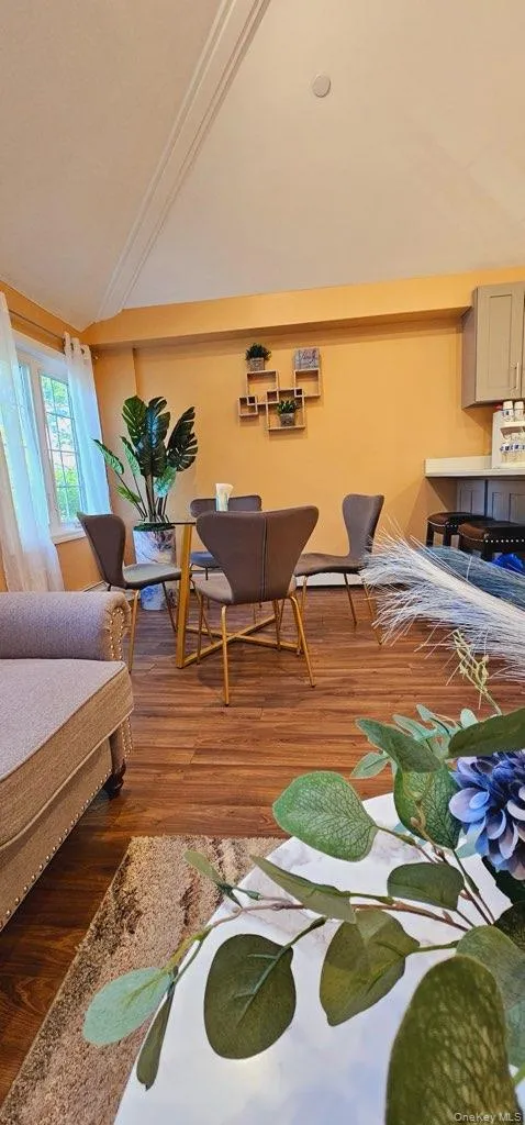 10014 199th Street, New York, NY, 3 Bedroom Bedrooms, 6 Room Rooms,1 BathroomBathrooms,Residential Lease,For Rent,199th,0,1053618 10014 199th Street, New York, NY, 3 Bedroom Bedrooms, 6 Room Rooms,1 BathroomBathrooms,Residential Lease,For Rent,199th,0,1053618
