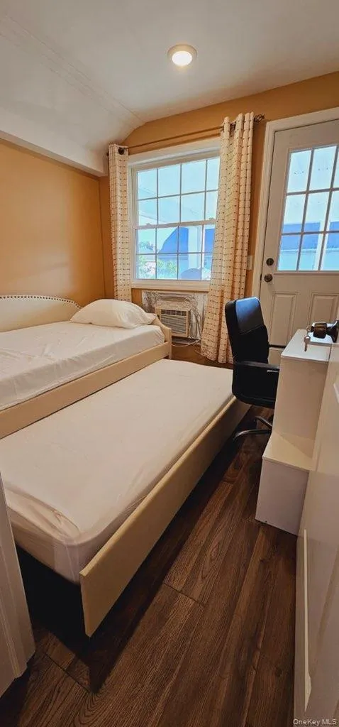 10014 199th Street, New York, NY, 3 Bedroom Bedrooms, 6 Room Rooms,1 BathroomBathrooms,Residential Lease,For Rent,199th,0,1053618 10014 199th Street, New York, NY, 3 Bedroom Bedrooms, 6 Room Rooms,1 BathroomBathrooms,Residential Lease,For Rent,199th,0,1053618