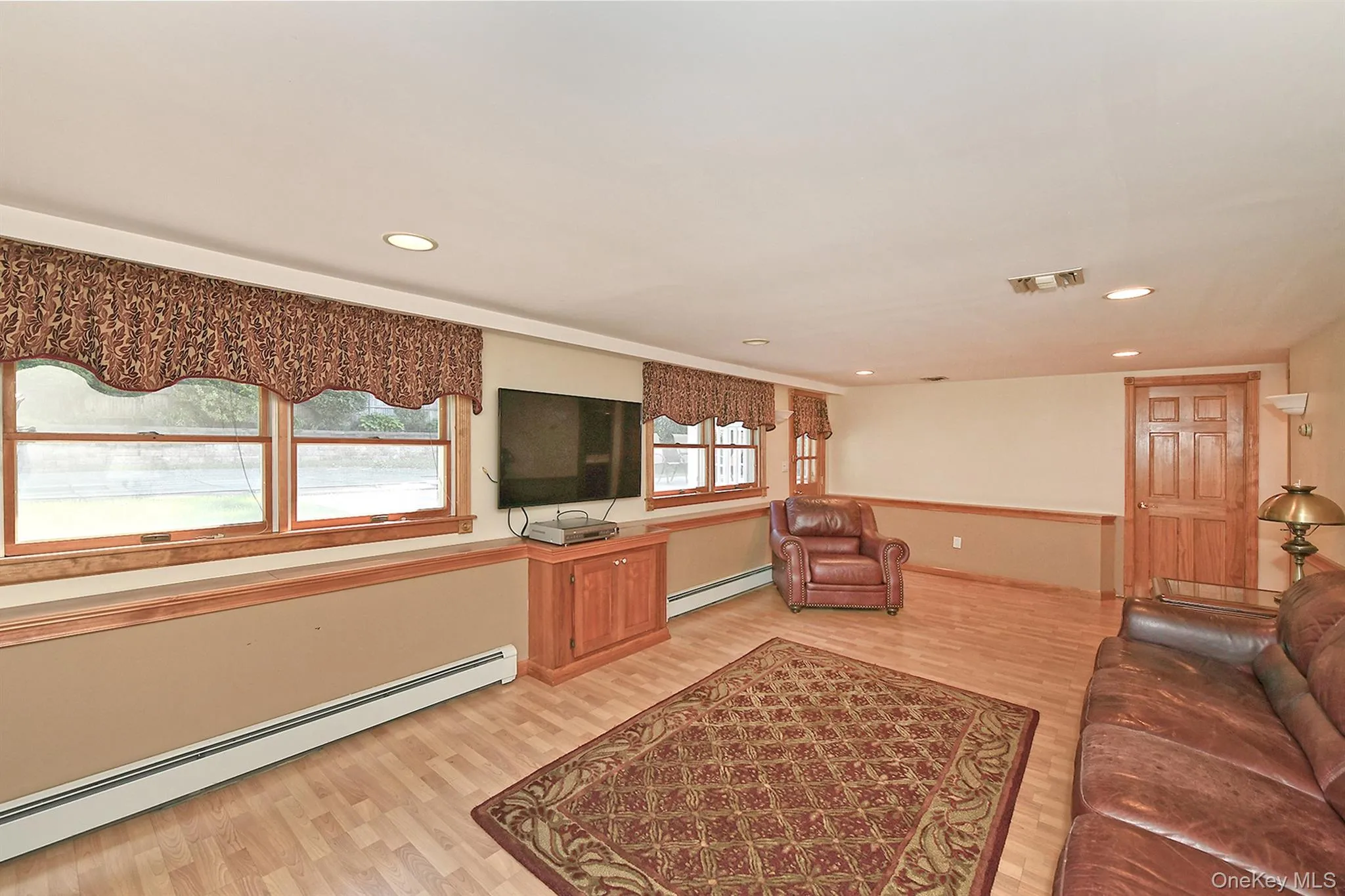 19 Court Drive, Huntington, NY, 3 Bedrooms Bedrooms, 7 Rooms Rooms,1 BathroomBathrooms,Residential,For Rent,Court,0,1053619 19 Court Drive, Huntington, NY, 3 Bedrooms Bedrooms, 7 Rooms Rooms,1 BathroomBathrooms,Residential,For Rent,Court,0,1053619