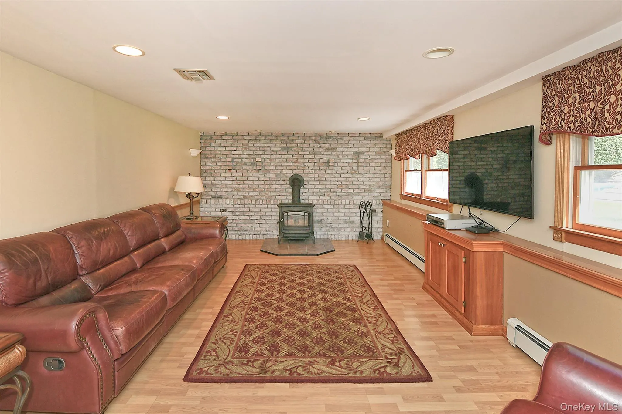 19 Court Drive, Huntington, NY, 3 Bedrooms Bedrooms, 7 Rooms Rooms,1 BathroomBathrooms,Residential,For Rent,Court,0,1053619 19 Court Drive, Huntington, NY, 3 Bedrooms Bedrooms, 7 Rooms Rooms,1 BathroomBathrooms,Residential,For Rent,Court,0,1053619