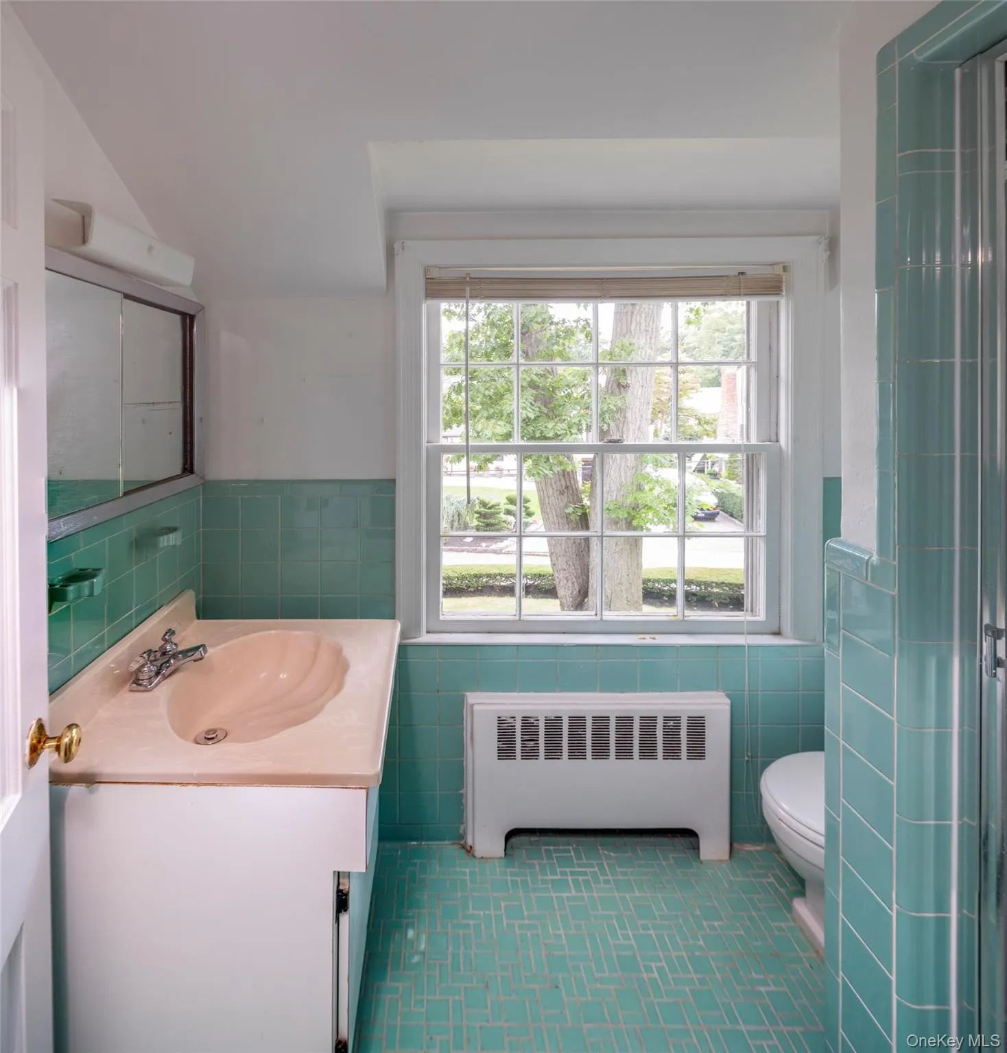 Hall Bathroom serves bedroom 2 and 3 Hall Bathroom serves bedroom 2 and 3