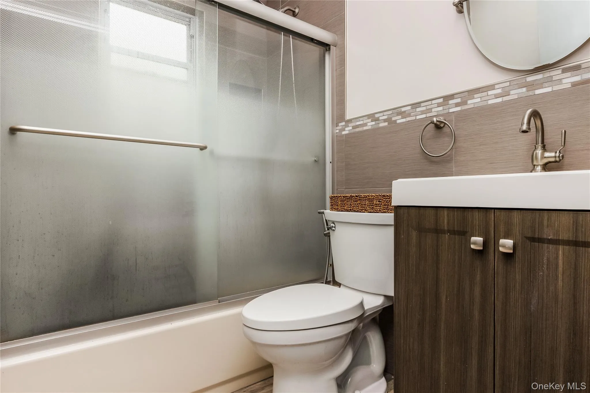 164-36 76th Avenue, New York, NY, 4 Bedrooms Bedrooms, 6 Rooms Rooms,2 BathroomsBathrooms,Residential,For Rent,76th,0,1053632 164-36 76th Avenue, New York, NY, 4 Bedrooms Bedrooms, 6 Rooms Rooms,2 BathroomsBathrooms,Residential,For Rent,76th,0,1053632