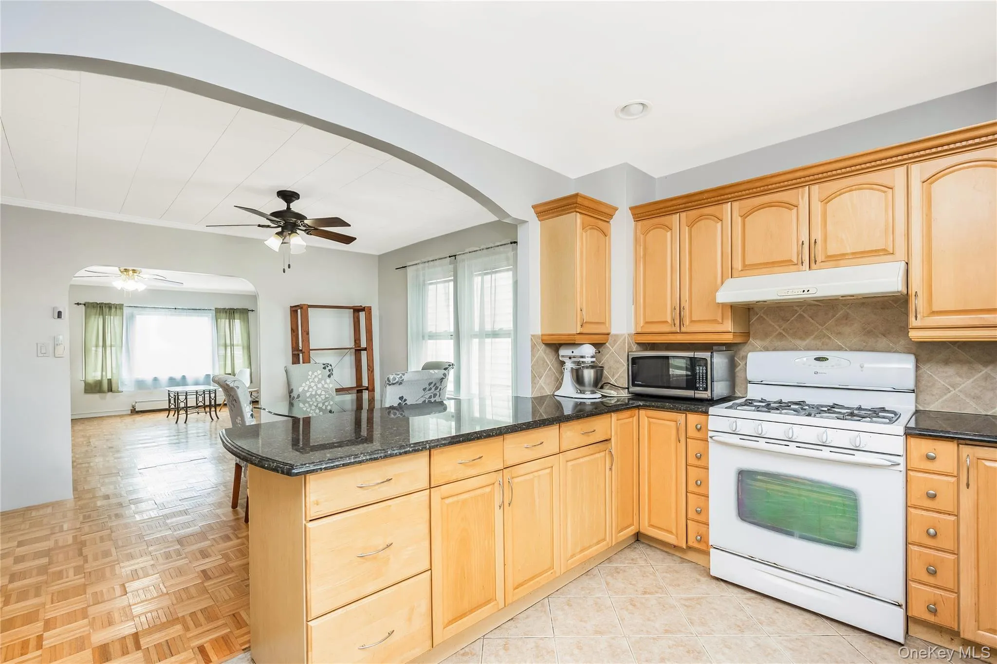 164-36 76th Avenue, New York, NY, 4 Bedrooms Bedrooms, 6 Rooms Rooms,2 BathroomsBathrooms,Residential,For Rent,76th,0,1053632 164-36 76th Avenue, New York, NY, 4 Bedrooms Bedrooms, 6 Rooms Rooms,2 BathroomsBathrooms,Residential,For Rent,76th,0,1053632