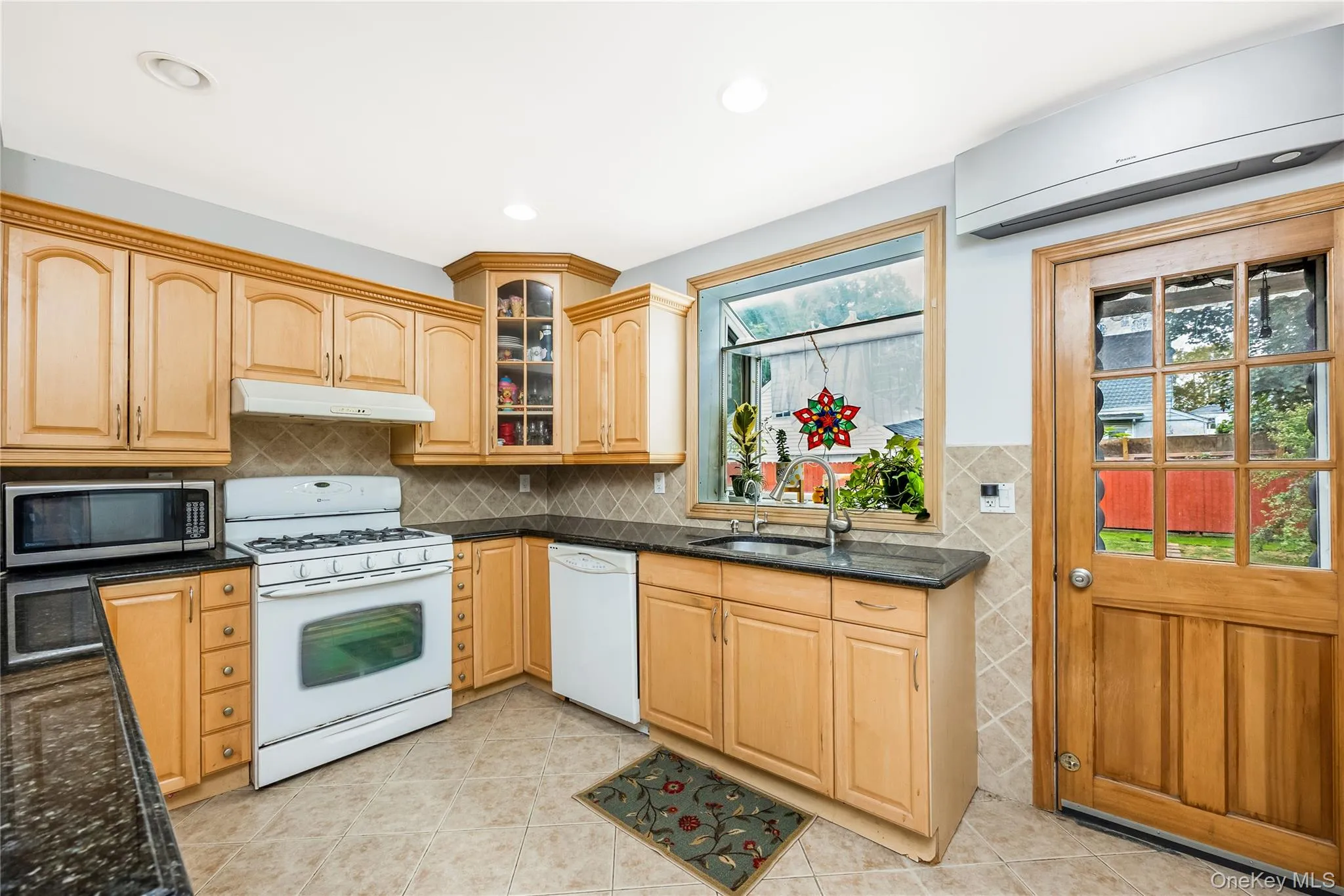 164-36 76th Avenue, New York, NY, 4 Bedrooms Bedrooms, 6 Rooms Rooms,2 BathroomsBathrooms,Residential,For Rent,76th,0,1053632 164-36 76th Avenue, New York, NY, 4 Bedrooms Bedrooms, 6 Rooms Rooms,2 BathroomsBathrooms,Residential,For Rent,76th,0,1053632