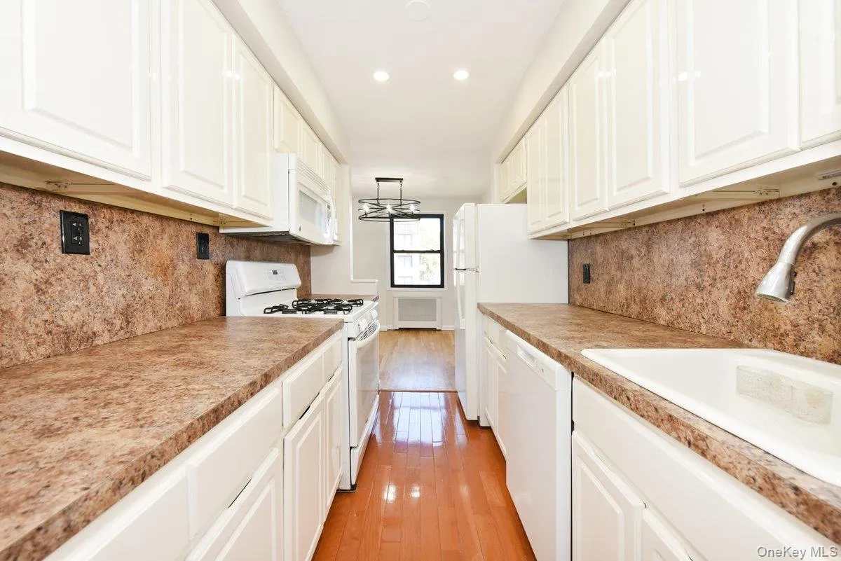 2 Birchwood Court, Hempstead, NY, 2 Bedrooms Bedrooms, 5 Rooms Rooms,2 BathroomsBathrooms,Residential Lease,For Rent,Birchwood,0,1053634 2 Birchwood Court, Hempstead, NY, 2 Bedrooms Bedrooms, 5 Rooms Rooms,2 BathroomsBathrooms,Residential Lease,For Rent,Birchwood,0,1053634