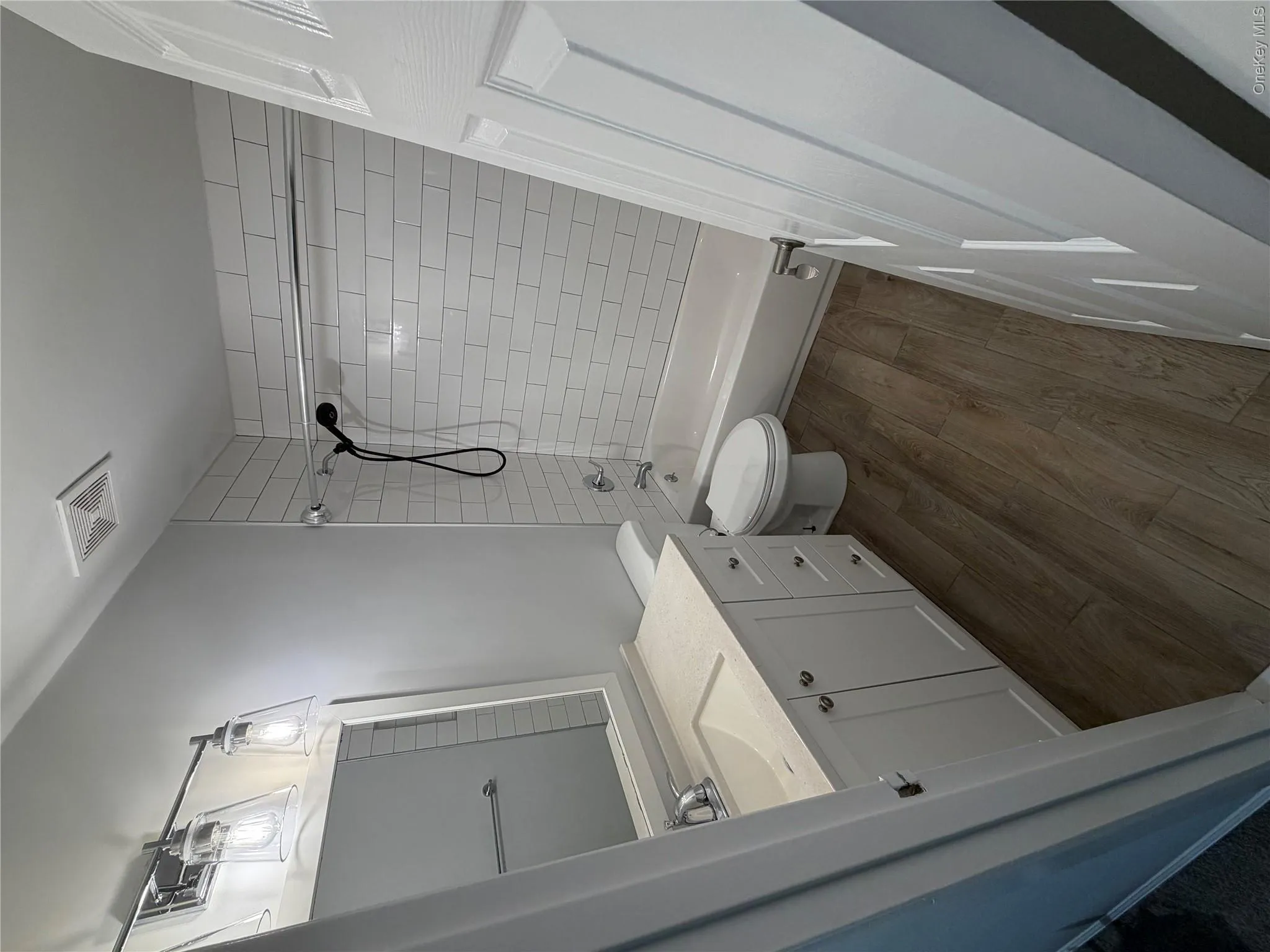 232 Springmeadow Drive, Islip, NY, 3 Bedroom Bedrooms, 7 Room Rooms,1 BathroomBathrooms,Residential Lease,For Rent,Springmeadow,0,1053646 232 Springmeadow Drive, Islip, NY, 3 Bedroom Bedrooms, 7 Room Rooms,1 BathroomBathrooms,Residential Lease,For Rent,Springmeadow,0,1053646