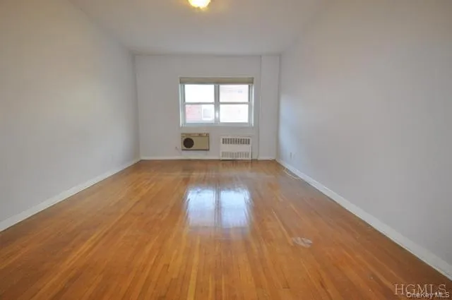 Large Bedroom with double floor to ceiling closets. Large Bedroom with double floor to ceiling closets.