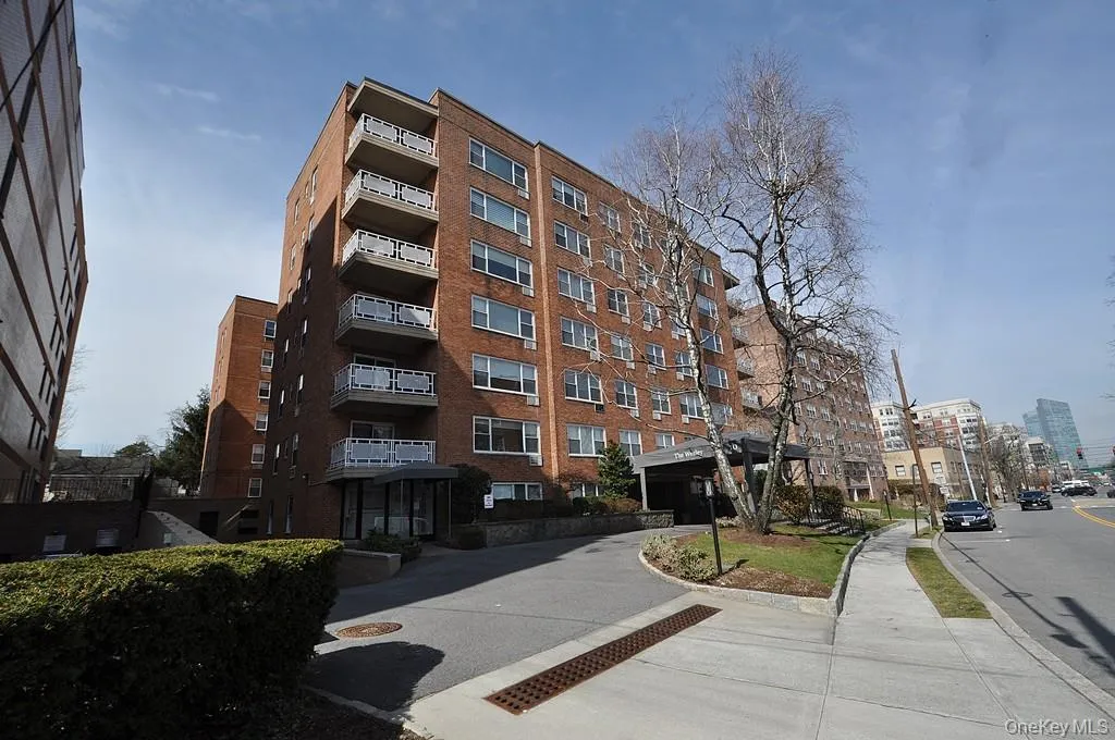 10 Old Mamaroneck Rd – Wesley House is a co-op with a doorman, exercise room, 24 Hour surveillance, automated notification system, bike racks, on floor laundry in the heart of White Plains 10 Old Mamaroneck Rd – Wesley House is a co-op with a doorman, exercise room, 24 Hour surveillance, automated notification system, bike racks, on floor laundry in the heart of White Plains