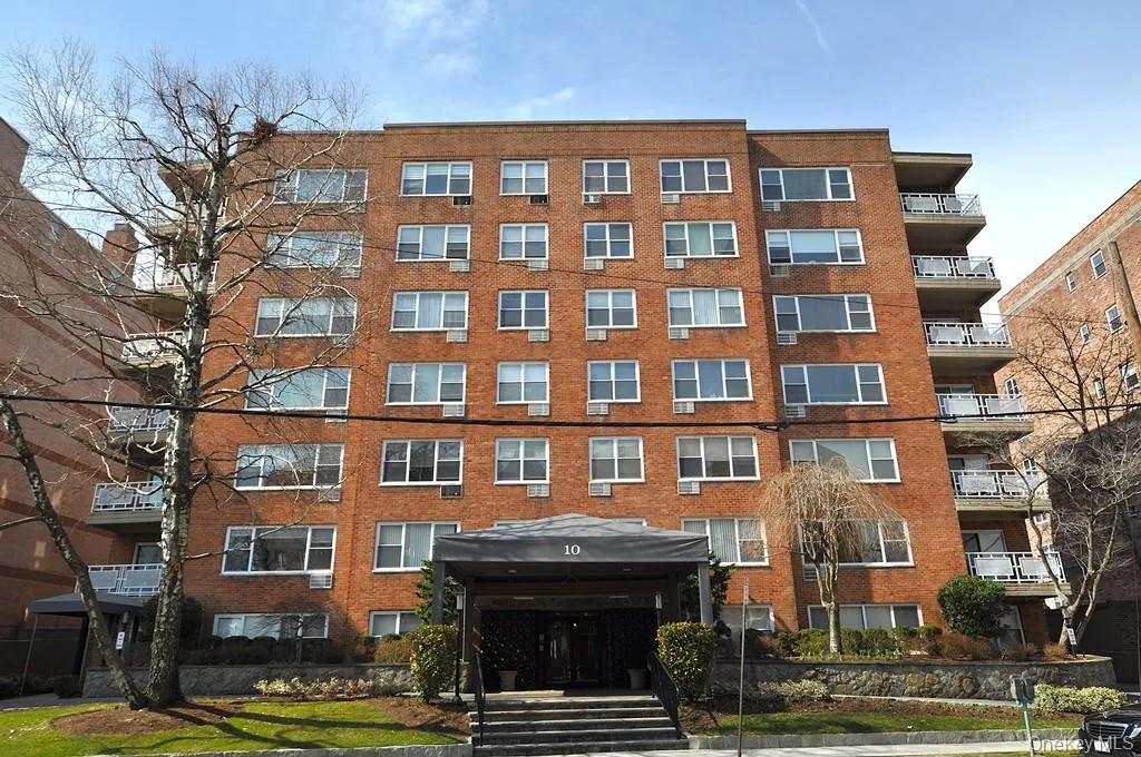 10 Old Mamaroneck Rd – Wesley House is a co-op with a doorman, exercise room, 24 Hour surveillance, automated notification system, bike racks, on floor laundry in the heart of White Plains 10 Old Mamaroneck Rd – Wesley House is a co-op with a doorman, exercise room, 24 Hour surveillance, automated notification system, bike racks, on floor laundry in the heart of White Plains
