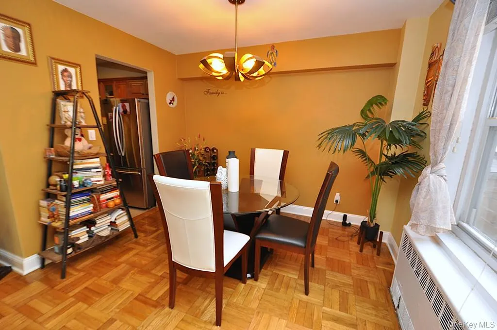 The dining room open to the large living room. and is approx 10'-3" x 7'-5". The dining room open to the large living room. and is approx 10'-3" x 7'-5".