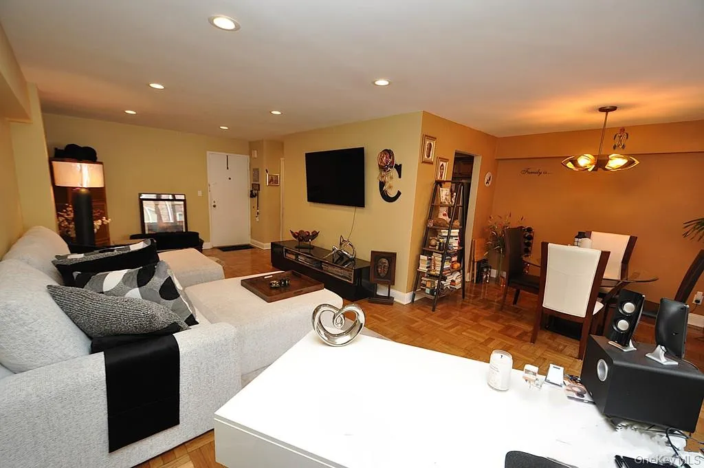 10 Old Mamaroneck Road, White Plains, NY, 1 Bedroom Bedrooms, 4 Rooms Rooms,1 BathroomBathrooms,Residential,For Rent,Old Mamaroneck,0,1053668 10 Old Mamaroneck Road, White Plains, NY, 1 Bedroom Bedrooms, 4 Rooms Rooms,1 BathroomBathrooms,Residential,For Rent,Old Mamaroneck,0,1053668