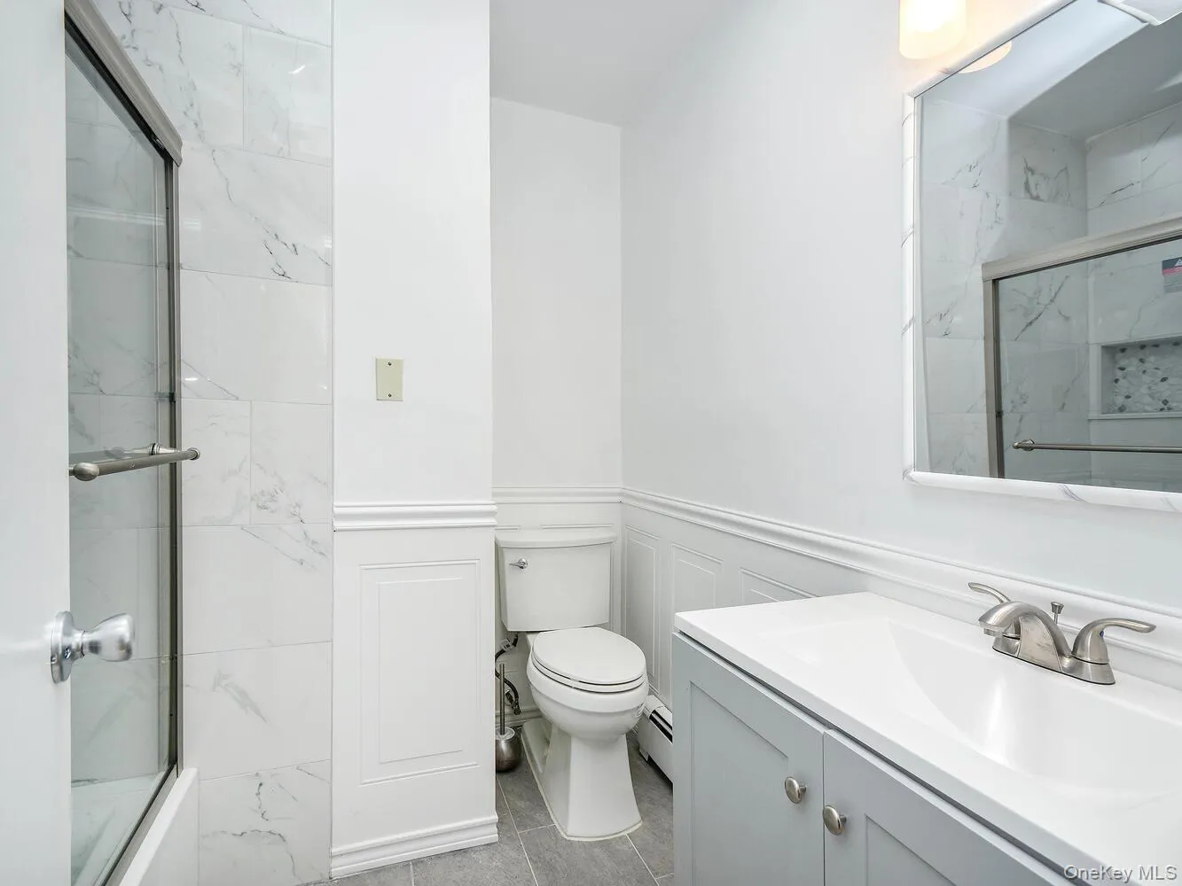 Hall bathroom for 2 bedrooms upstairs Hall bathroom for 2 bedrooms upstairs