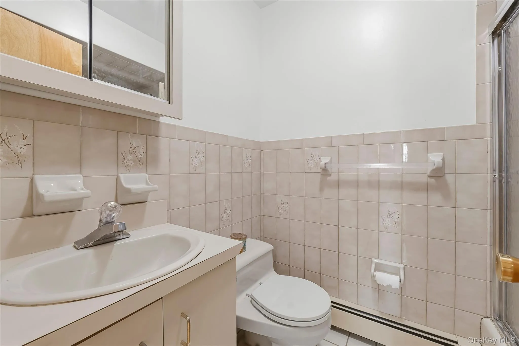 Second floor Hallway Bath Second floor Hallway Bath