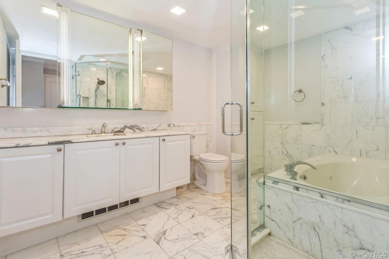 Primary en suite bath Primary en suite bath
