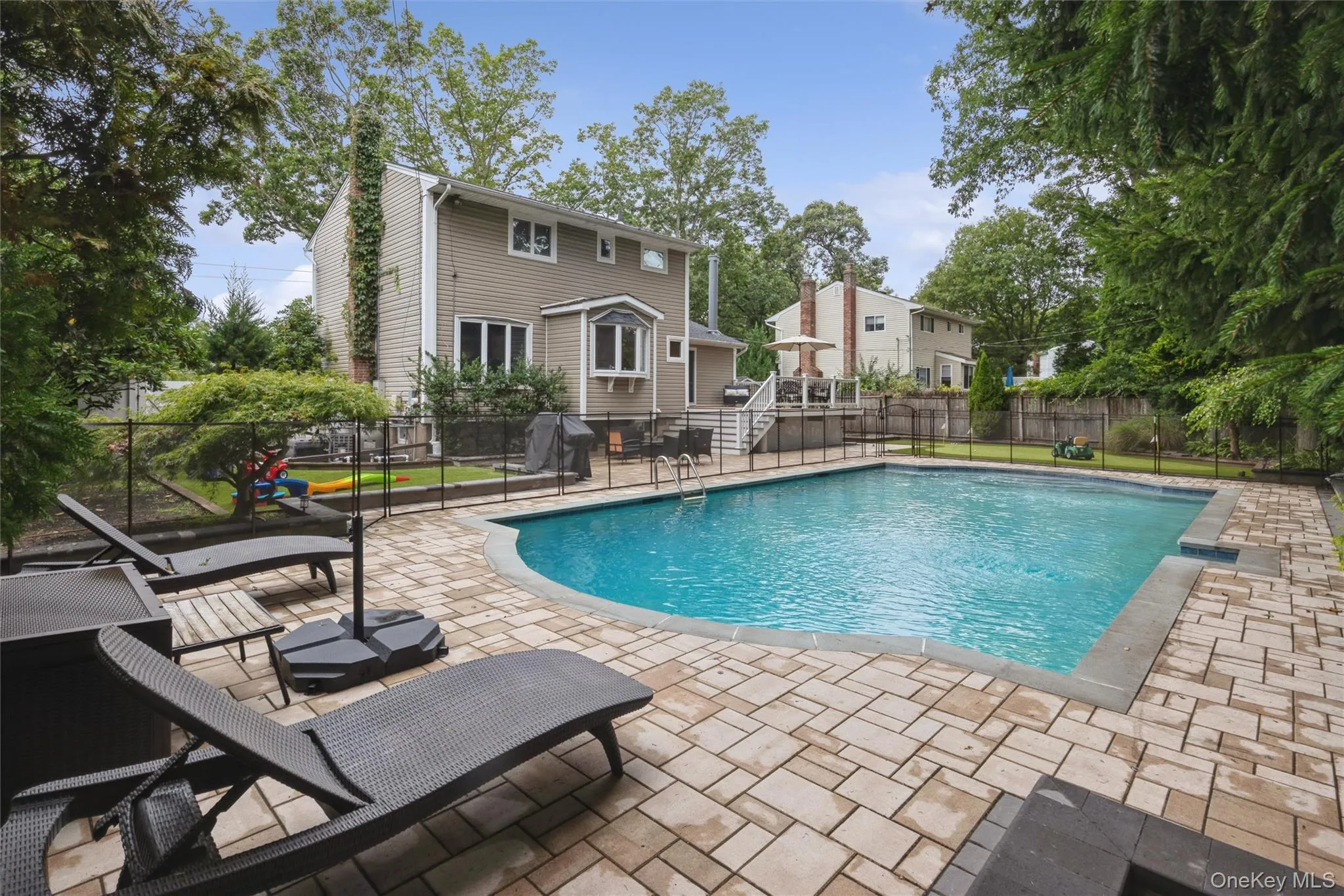 I/G Pool Area w/Pavers I/G Pool Area w/Pavers