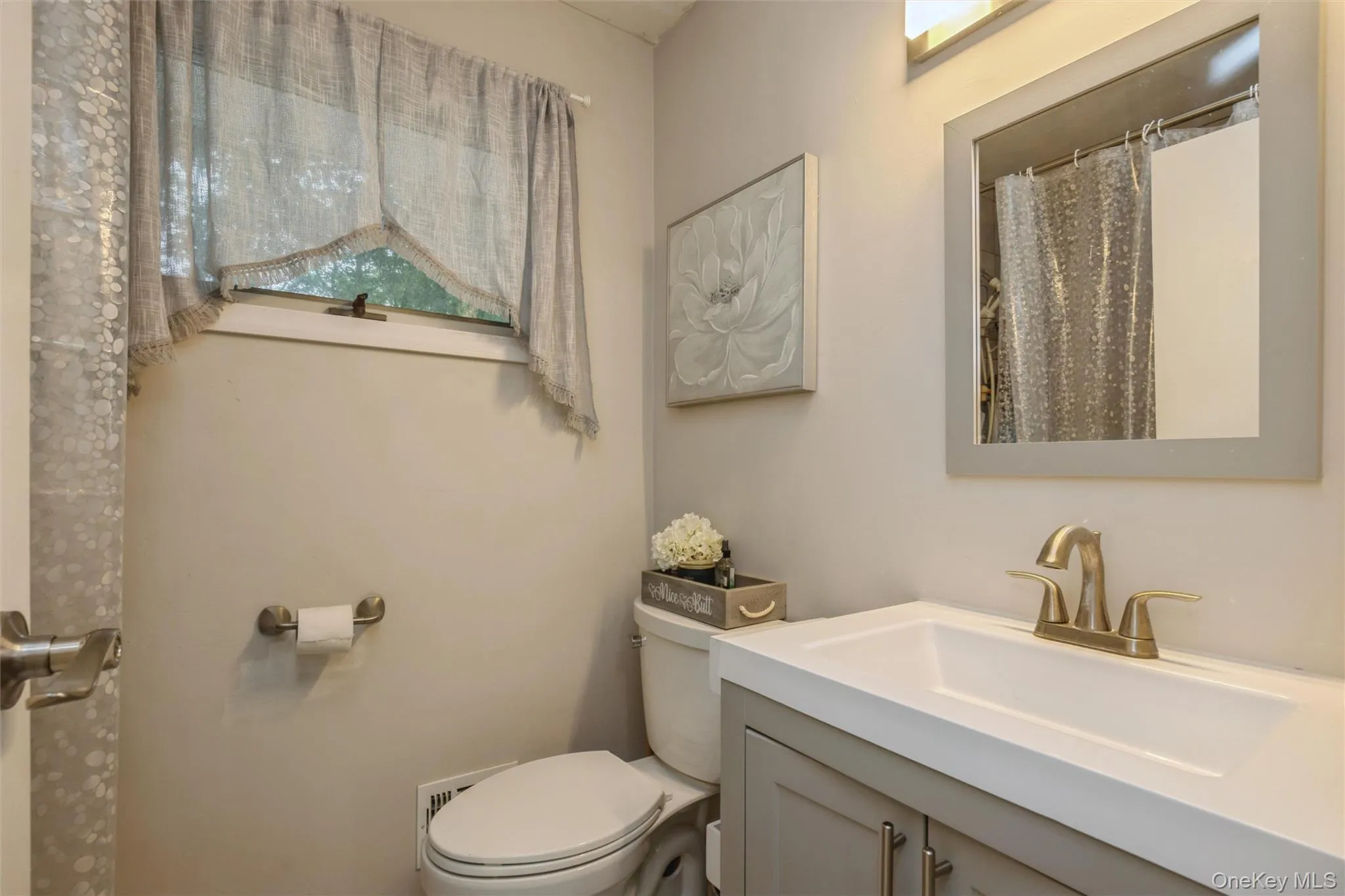 Hall Bathroom with Tub Hall Bathroom with Tub