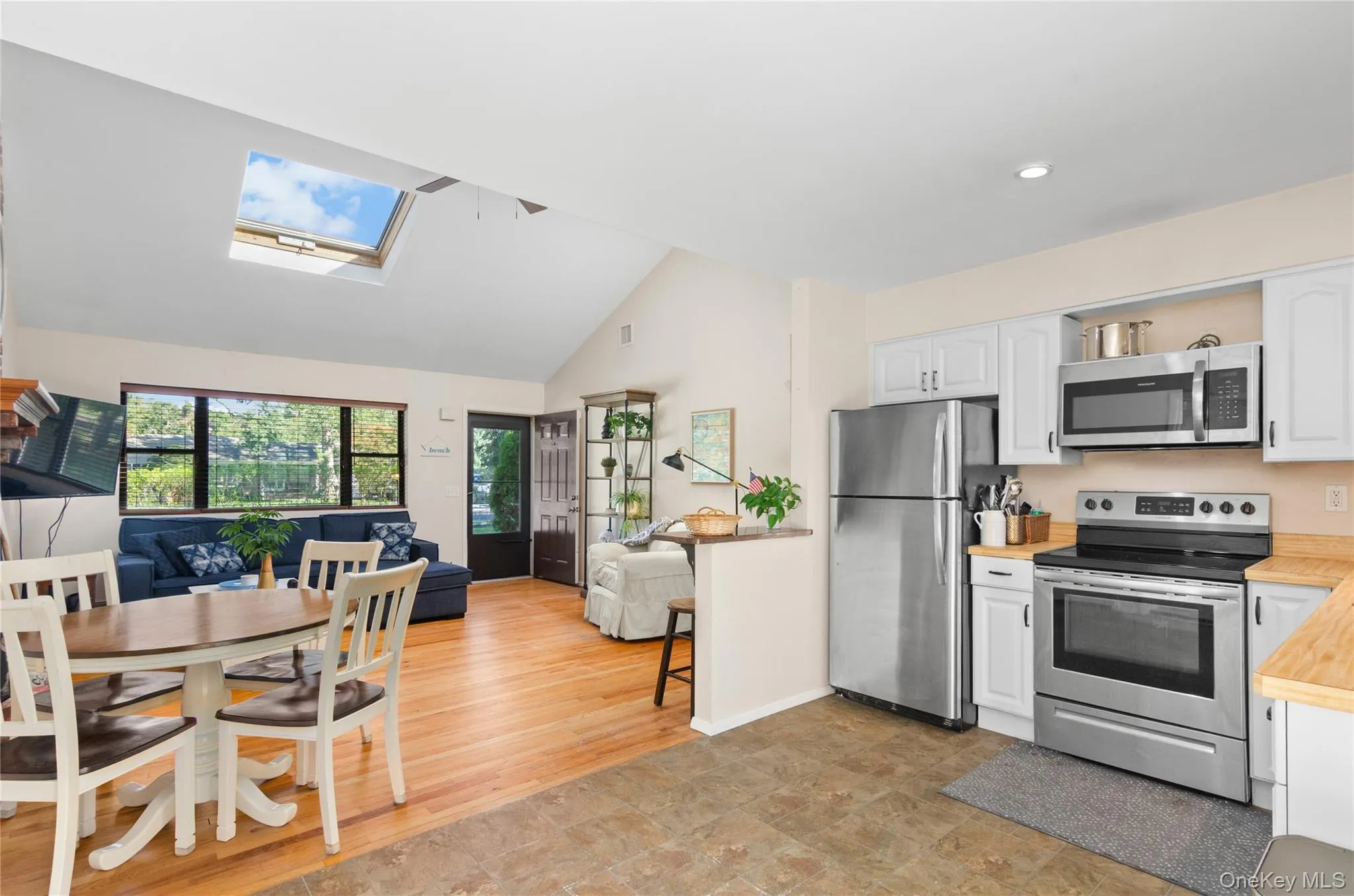 82 Argonne Road, Southampton, NY, 3 Bedrooms Bedrooms, 7 Rooms Rooms,2 BathroomsBathrooms,Residential,For Rent,Argonne,0,1053691 82 Argonne Road, Southampton, NY, 3 Bedrooms Bedrooms, 7 Rooms Rooms,2 BathroomsBathrooms,Residential,For Rent,Argonne,0,1053691