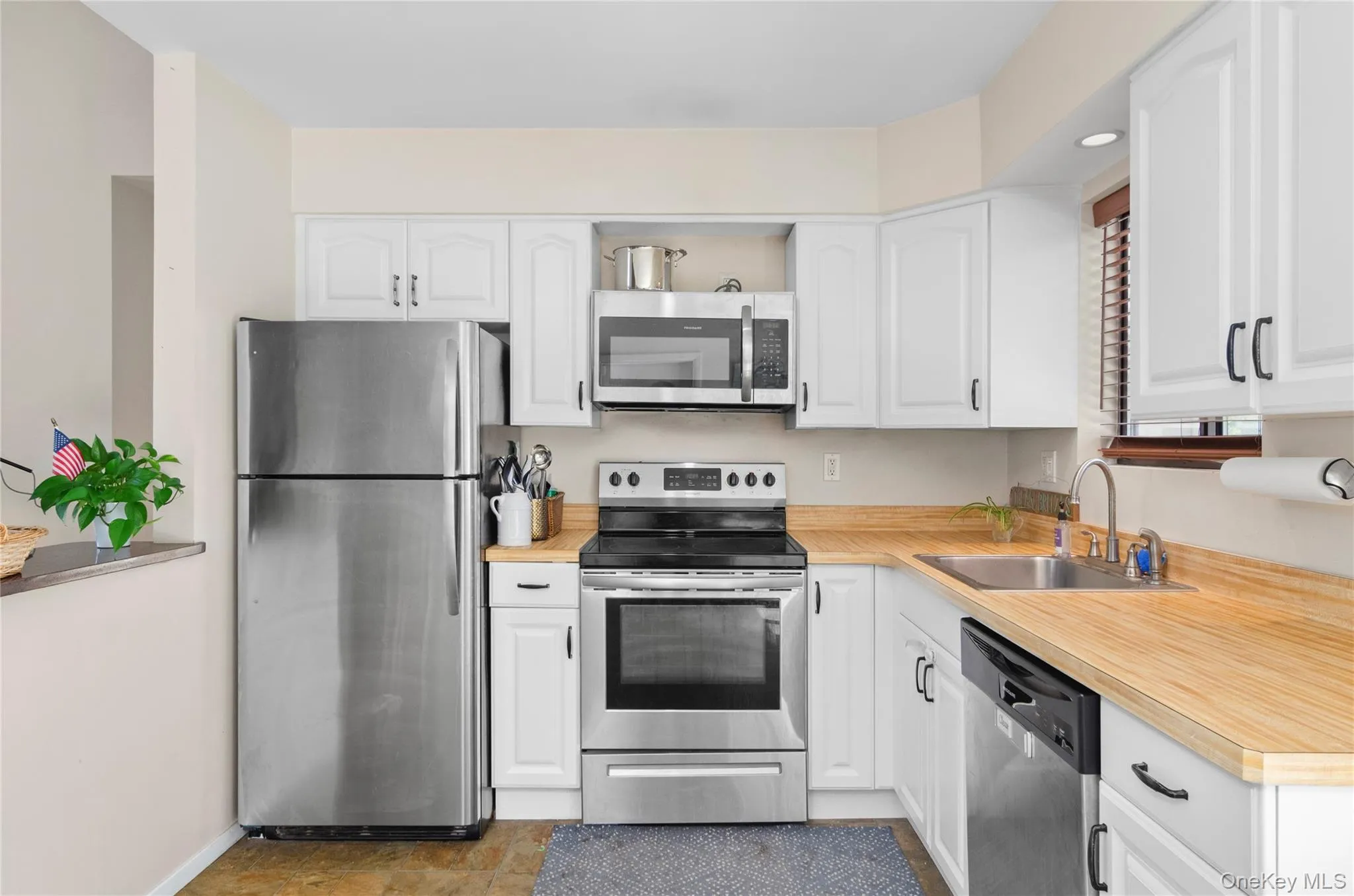 82 Argonne Road, Southampton, NY, 3 Bedrooms Bedrooms, 7 Rooms Rooms,2 BathroomsBathrooms,Residential,For Rent,Argonne,0,1053691 82 Argonne Road, Southampton, NY, 3 Bedrooms Bedrooms, 7 Rooms Rooms,2 BathroomsBathrooms,Residential,For Rent,Argonne,0,1053691
