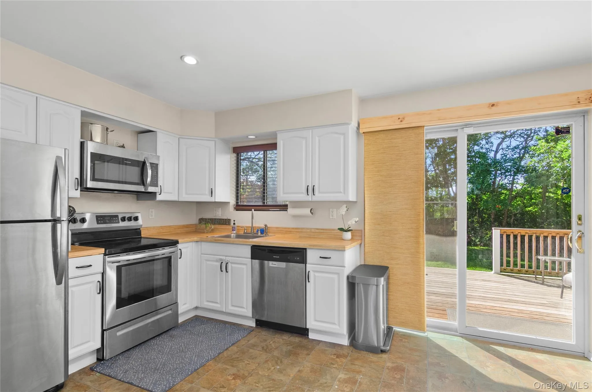 82 Argonne Road, Southampton, NY, 3 Bedrooms Bedrooms, 7 Rooms Rooms,2 BathroomsBathrooms,Residential,For Rent,Argonne,0,1053691 82 Argonne Road, Southampton, NY, 3 Bedrooms Bedrooms, 7 Rooms Rooms,2 BathroomsBathrooms,Residential,For Rent,Argonne,0,1053691