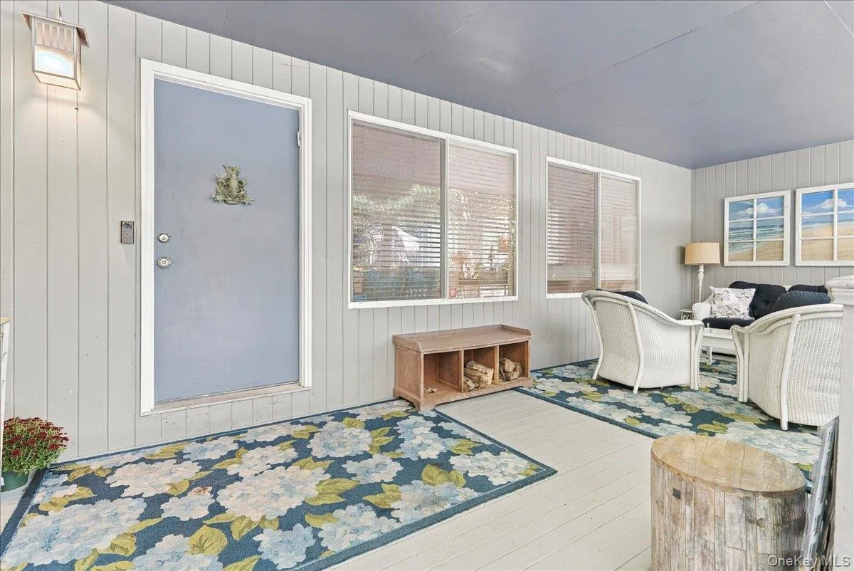 10 Glenmore Road, Southampton, New York 11946