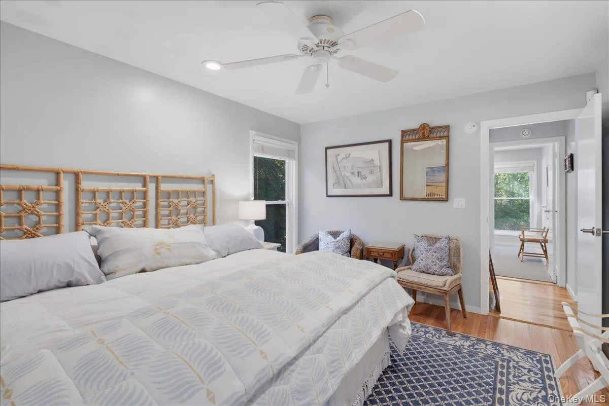 10 Glenmore Road, Southampton, New York 11946