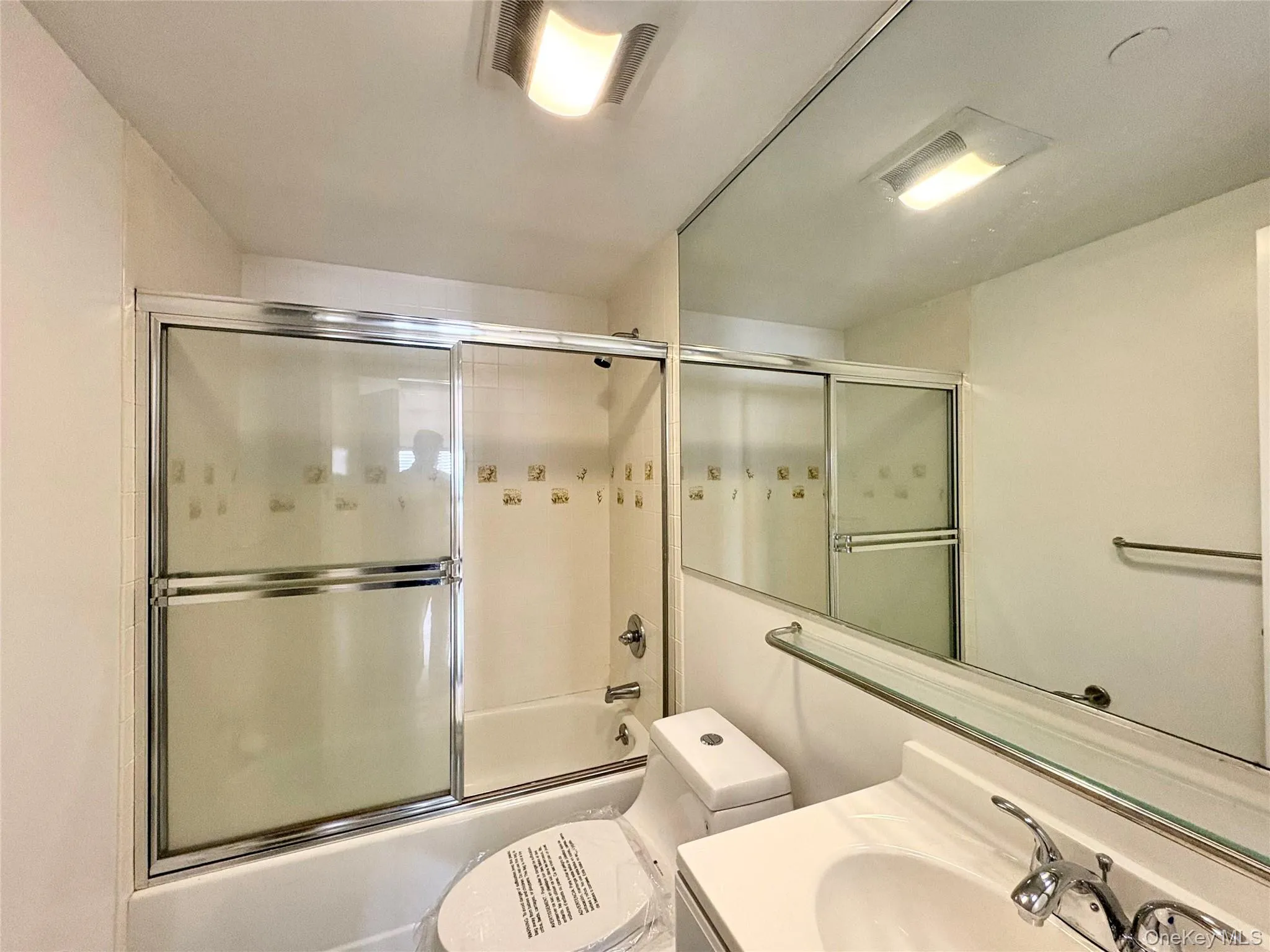 100 Cuttermill Road, North Hempstead, NY, 2 Bedrooms Bedrooms, 5 Rooms Rooms,2 BathroomsBathrooms,Residential Lease,For Rent,Cuttermill,0,1053699 100 Cuttermill Road, North Hempstead, NY, 2 Bedrooms Bedrooms, 5 Rooms Rooms,2 BathroomsBathrooms,Residential Lease,For Rent,Cuttermill,0,1053699