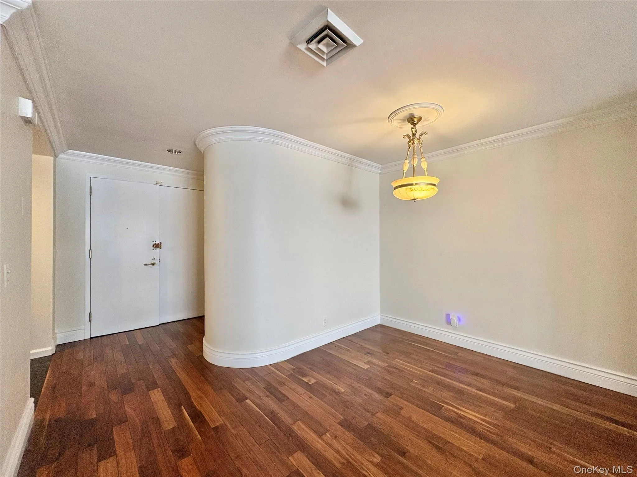 100 Cuttermill Road, North Hempstead, NY, 2 Bedrooms Bedrooms, 5 Rooms Rooms,2 BathroomsBathrooms,Residential Lease,For Rent,Cuttermill,0,1053699 100 Cuttermill Road, North Hempstead, NY, 2 Bedrooms Bedrooms, 5 Rooms Rooms,2 BathroomsBathrooms,Residential Lease,For Rent,Cuttermill,0,1053699