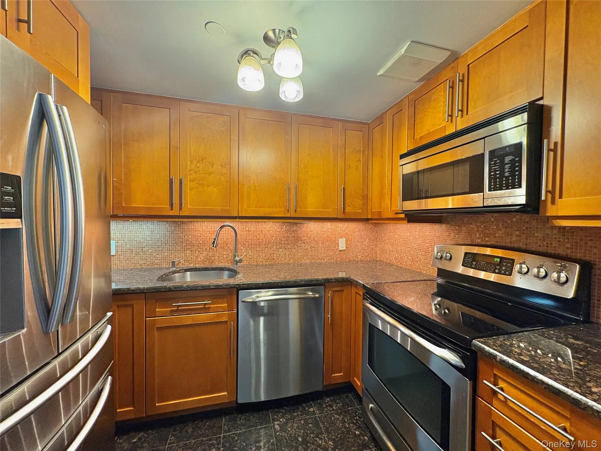 100 Cuttermill Road, North Hempstead, NY, 2 Bedrooms Bedrooms, 5 Rooms Rooms,2 BathroomsBathrooms,Residential Lease,For Rent,Cuttermill,0,1053699 100 Cuttermill Road, North Hempstead, NY, 2 Bedrooms Bedrooms, 5 Rooms Rooms,2 BathroomsBathrooms,Residential Lease,For Rent,Cuttermill,0,1053699