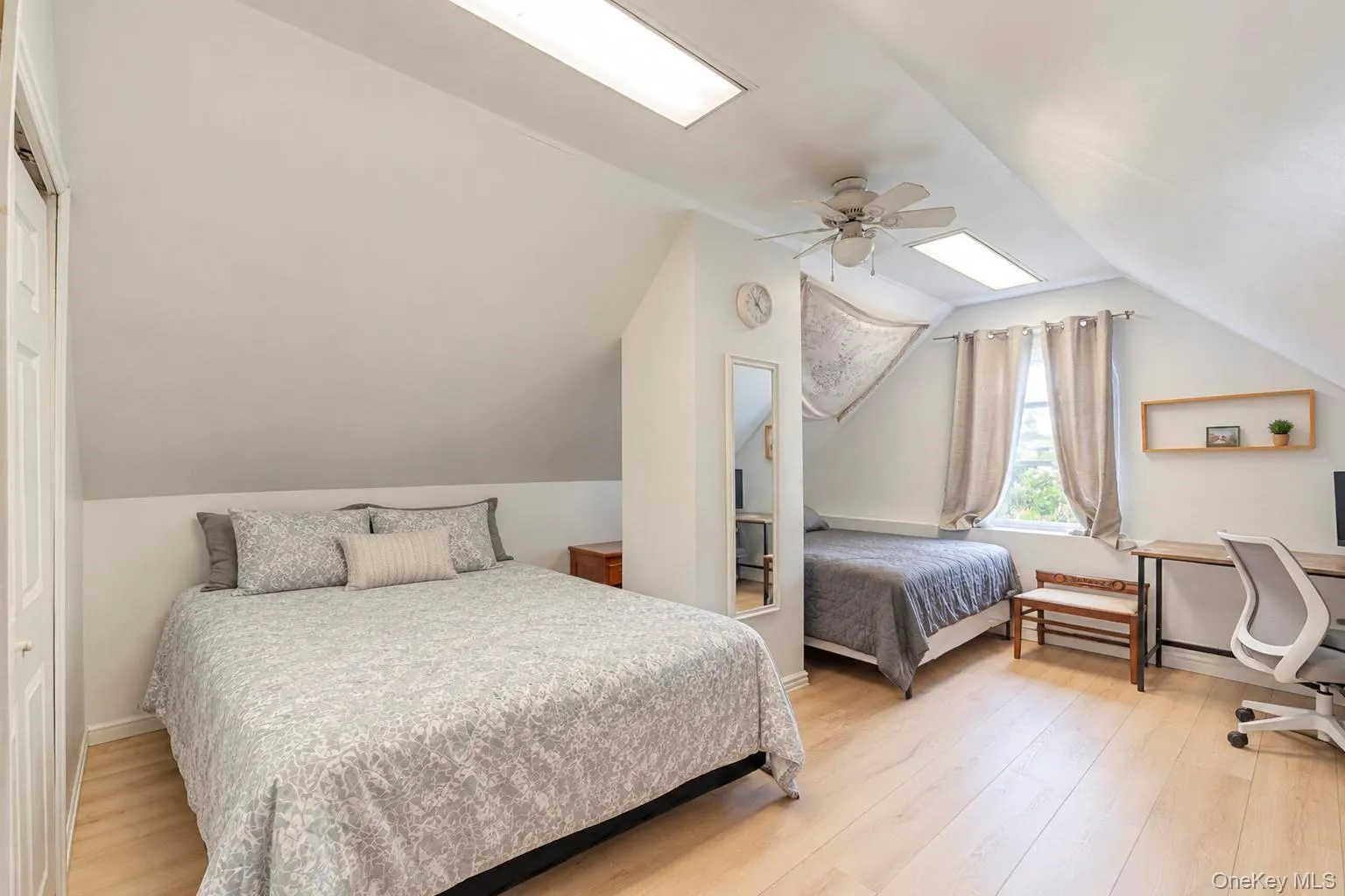 54 Pacific Avenue, Babylon, NY, 7 Bedrooms Bedrooms, 13 Rooms Rooms,2 BathroomsBathrooms,Residential,For Rent,Pacific,0,1053704 54 Pacific Avenue, Babylon, NY, 7 Bedrooms Bedrooms, 13 Rooms Rooms,2 BathroomsBathrooms,Residential,For Rent,Pacific,0,1053704