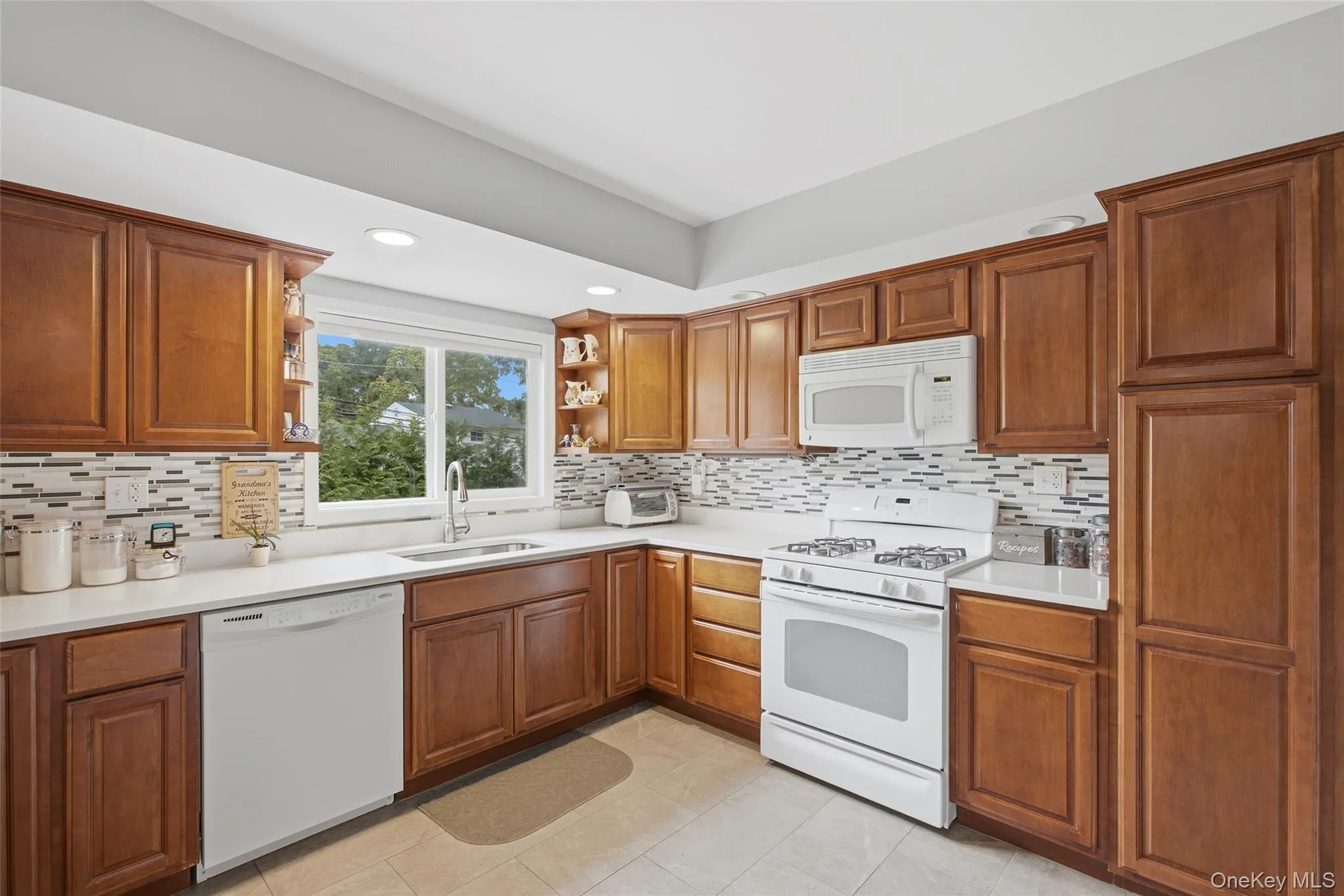 23 Apple Tree Drive, Smithtown, NY, 4 Bedrooms Bedrooms, 7 Rooms Rooms,2 BathroomsBathrooms,Residential,For Rent,Apple Tree,0,1053726 23 Apple Tree Drive, Smithtown, NY, 4 Bedrooms Bedrooms, 7 Rooms Rooms,2 BathroomsBathrooms,Residential,For Rent,Apple Tree,0,1053726