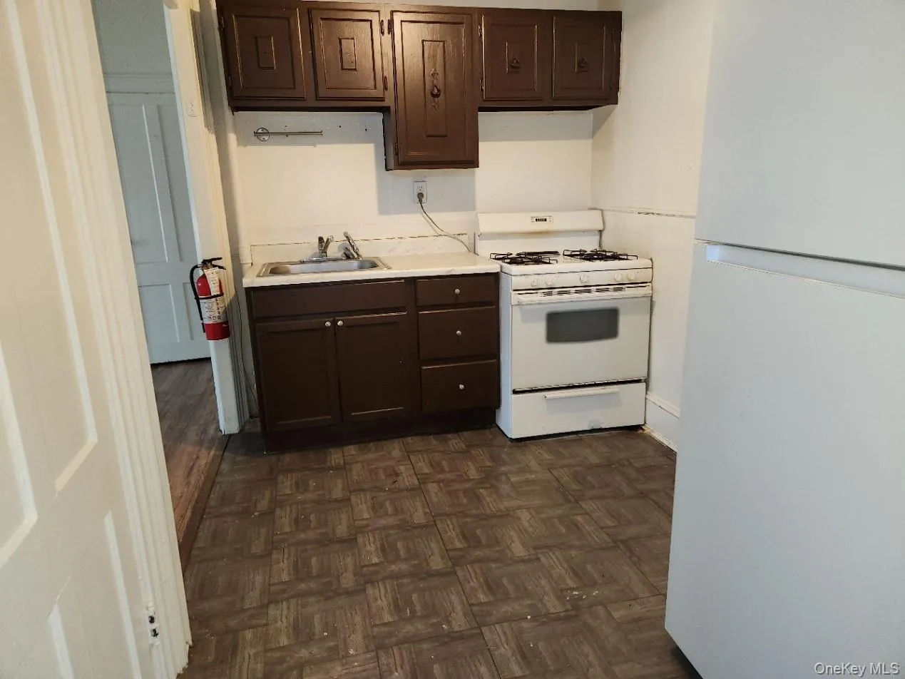 180 Main Street, Middletown, NY, 2 Bedrooms Bedrooms, 4 Rooms Rooms,1 BathroomBathrooms,Residential Lease,For Rent,Main,0,1053727 180 Main Street, Middletown, NY, 2 Bedrooms Bedrooms, 4 Rooms Rooms,1 BathroomBathrooms,Residential Lease,For Rent,Main,0,1053727