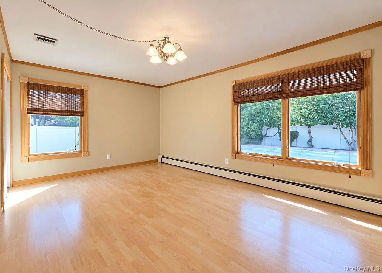 5th bedroom, many use as a den 5th bedroom, many use as a den