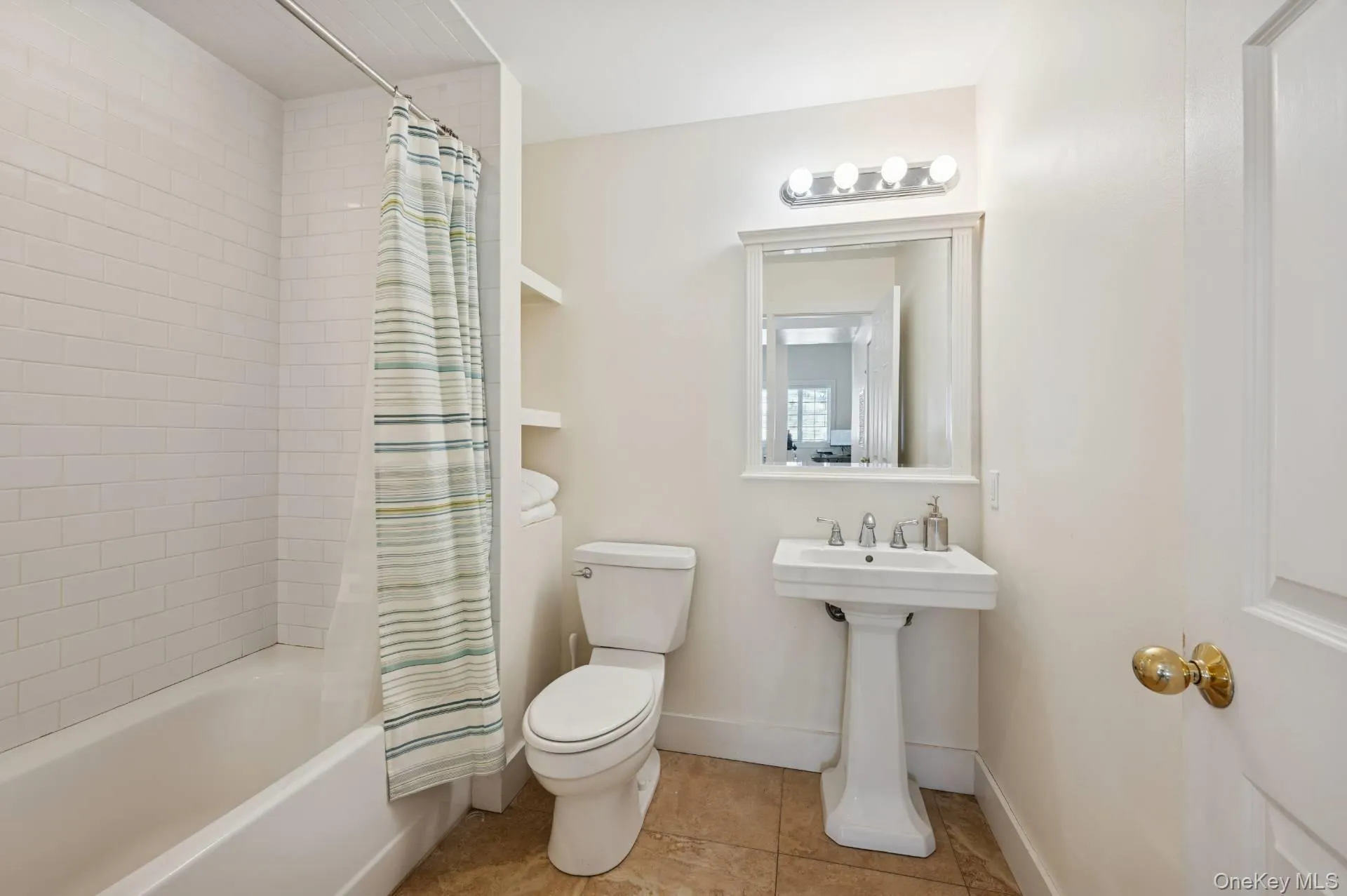 32 Sugar Loaf Road, Southampton, NY, 4 Bedrooms Bedrooms, 8 Rooms Rooms,3 BathroomsBathrooms,Residential,For Rent,Sugar Loaf,0,1053735 32 Sugar Loaf Road, Southampton, NY, 4 Bedrooms Bedrooms, 8 Rooms Rooms,3 BathroomsBathrooms,Residential,For Rent,Sugar Loaf,0,1053735