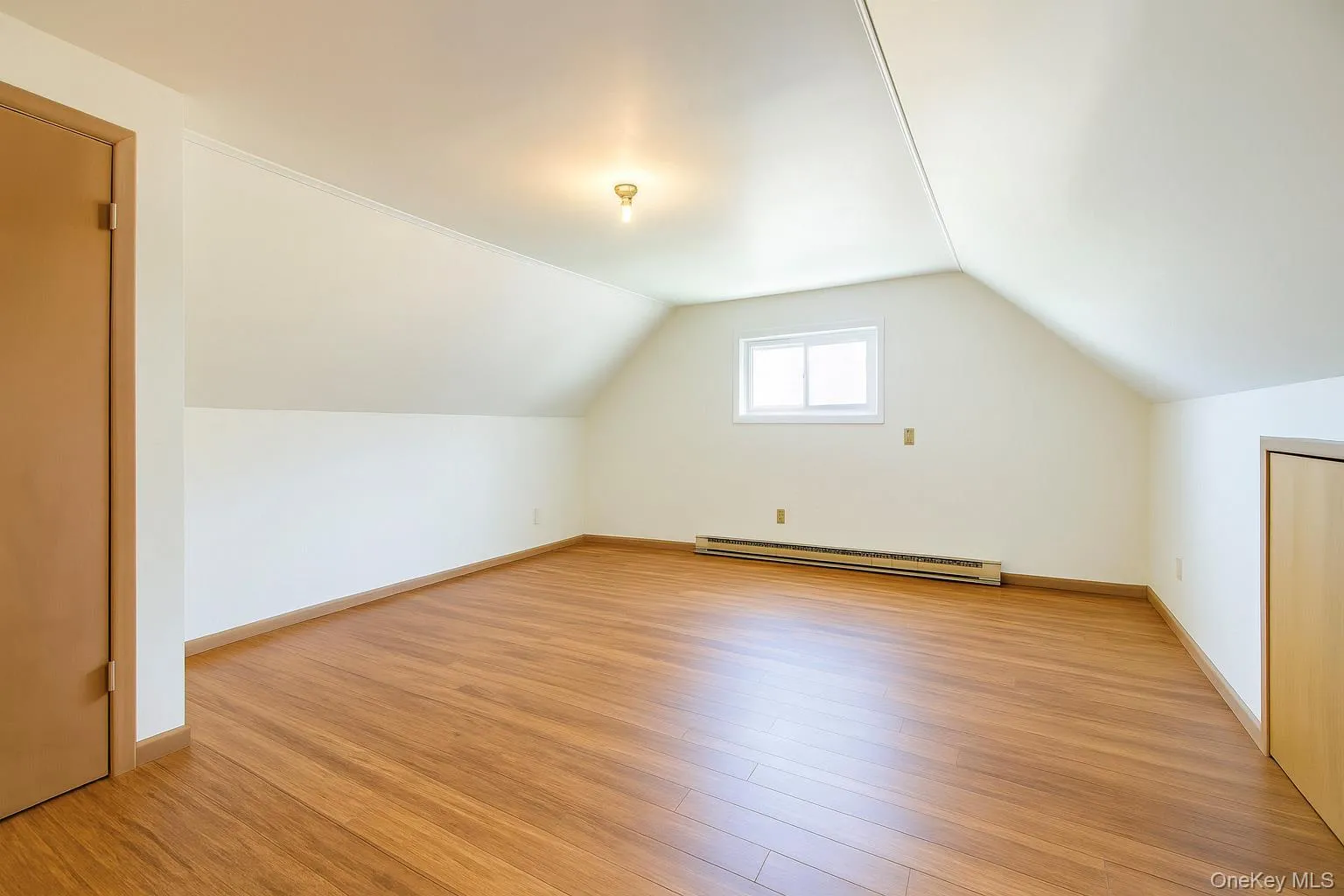 Virtual Staging, painted walls and hardwood floors Virtual Staging, painted walls and hardwood floors