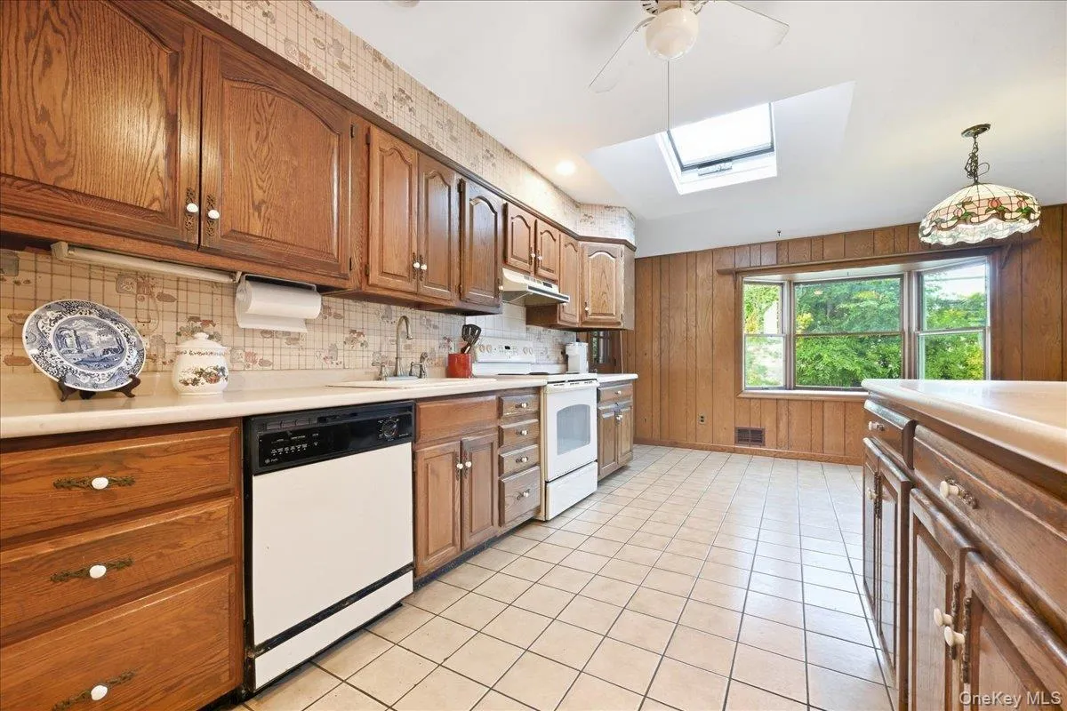 4001 Wicks Avenue, Hempstead, NY, 6 Bedrooms Bedrooms, 9 Rooms Rooms,2 BathroomsBathrooms,Residential,For Rent,Wicks,0,1053758 4001 Wicks Avenue, Hempstead, NY, 6 Bedrooms Bedrooms, 9 Rooms Rooms,2 BathroomsBathrooms,Residential,For Rent,Wicks,0,1053758