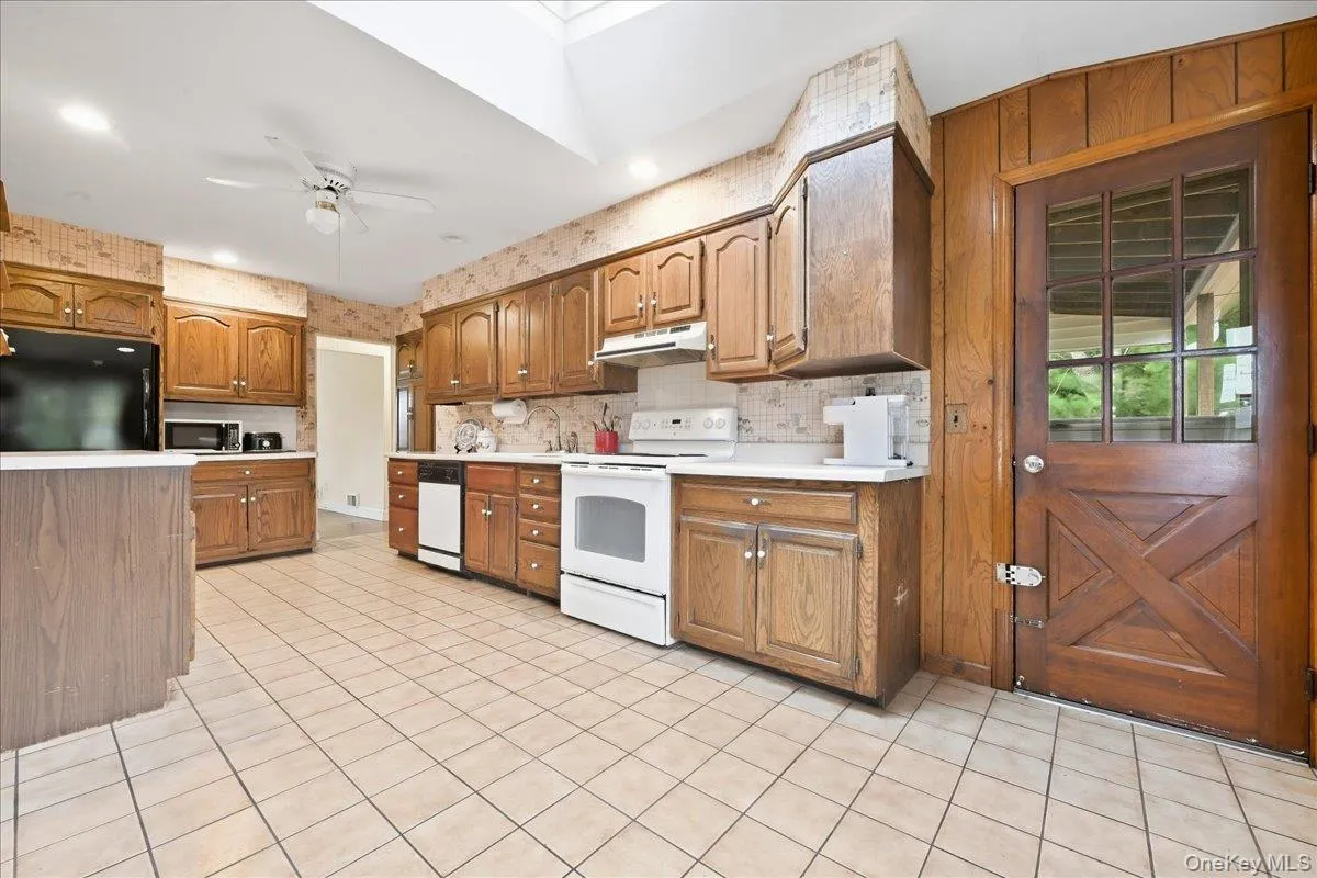 4001 Wicks Avenue, Hempstead, NY, 6 Bedrooms Bedrooms, 9 Rooms Rooms,2 BathroomsBathrooms,Residential,For Rent,Wicks,0,1053758 4001 Wicks Avenue, Hempstead, NY, 6 Bedrooms Bedrooms, 9 Rooms Rooms,2 BathroomsBathrooms,Residential,For Rent,Wicks,0,1053758